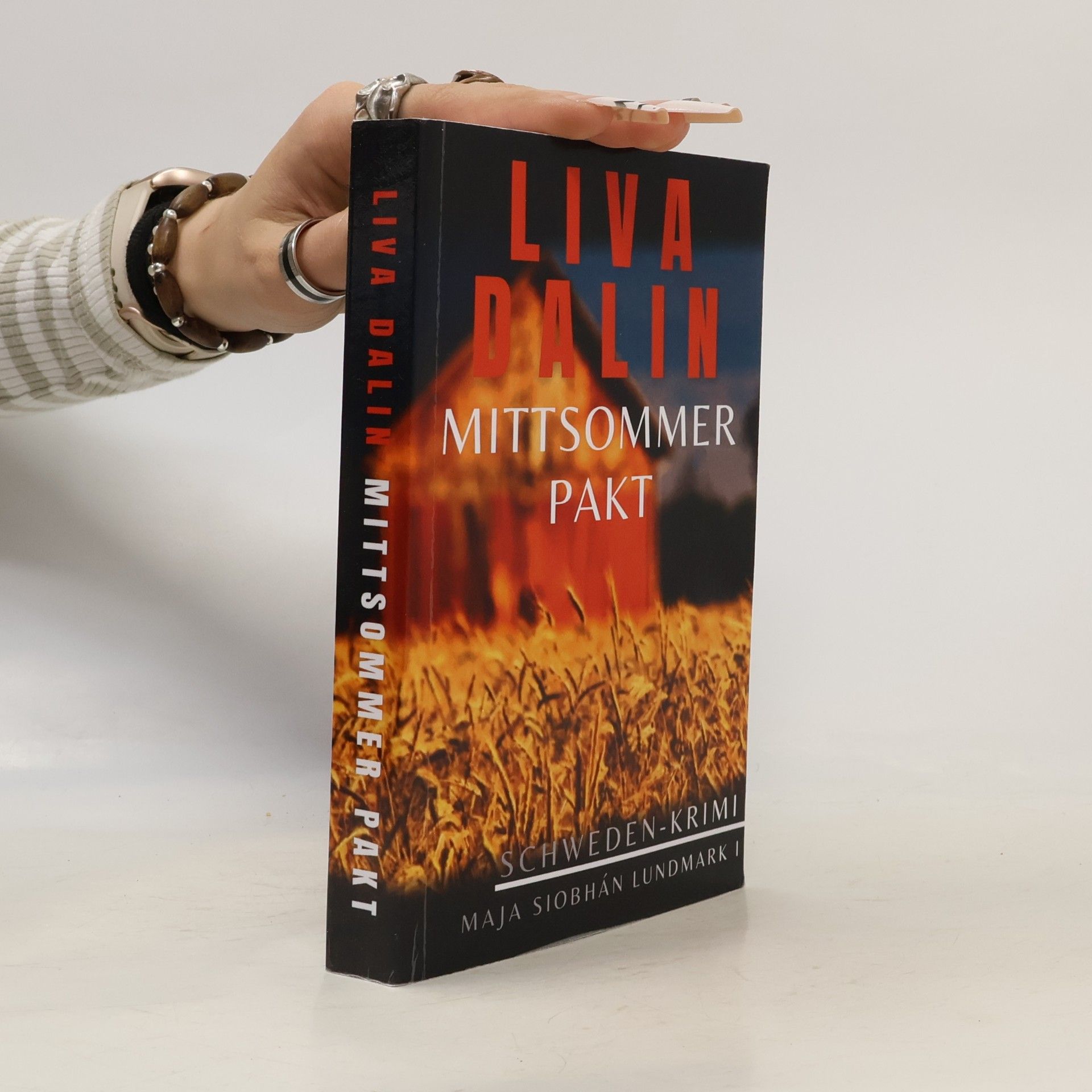 Maja Siobhán Lundmark - 1: Mittsommer Pakt