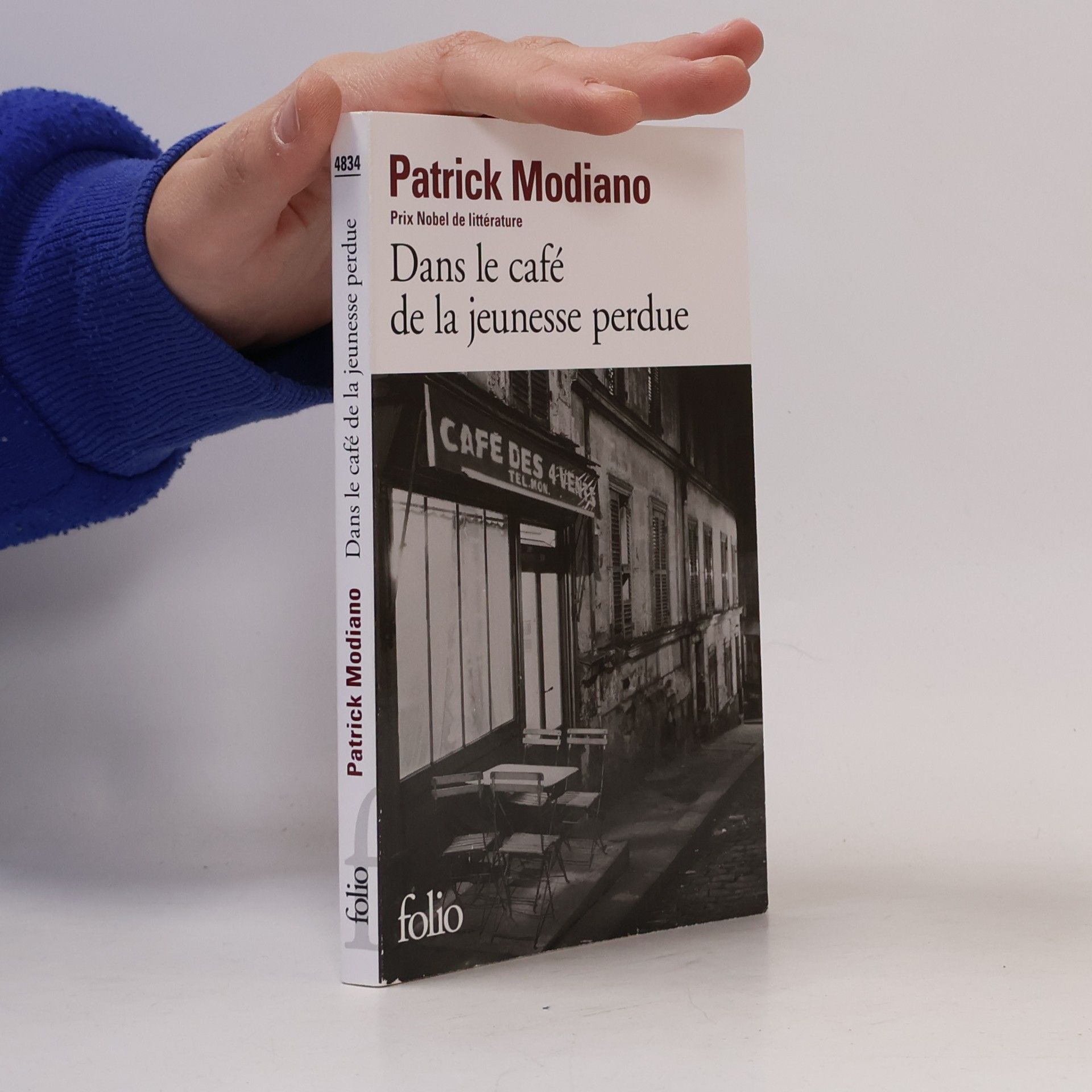 Patrick Modiano Dans le café de la jeunesse perdue