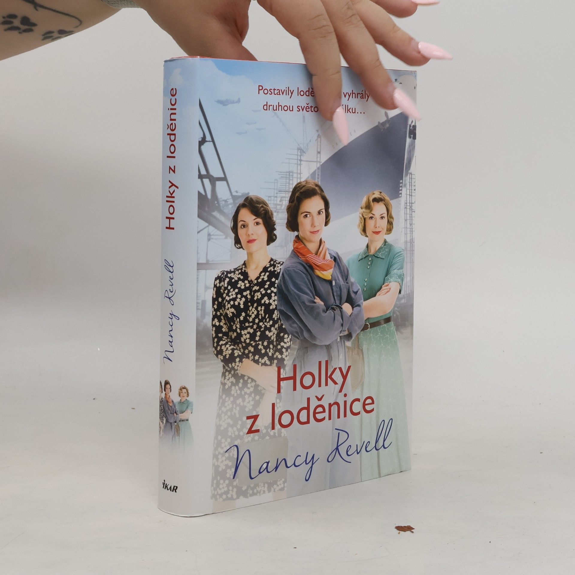 Nancy Revell Holky z loděnice