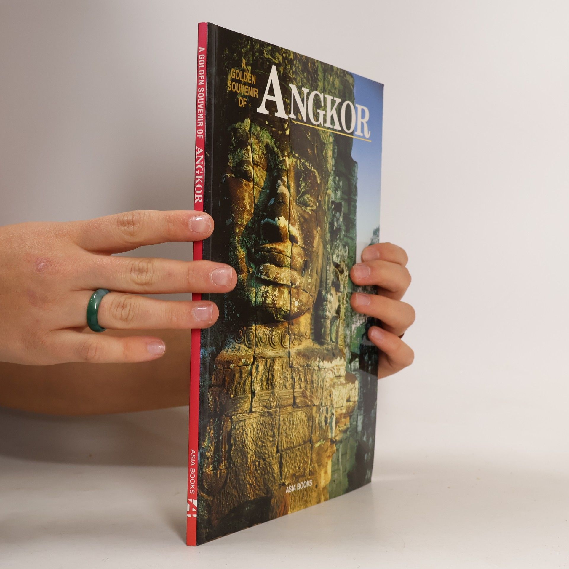 Michael Freeman A golden souvenir of Angkor