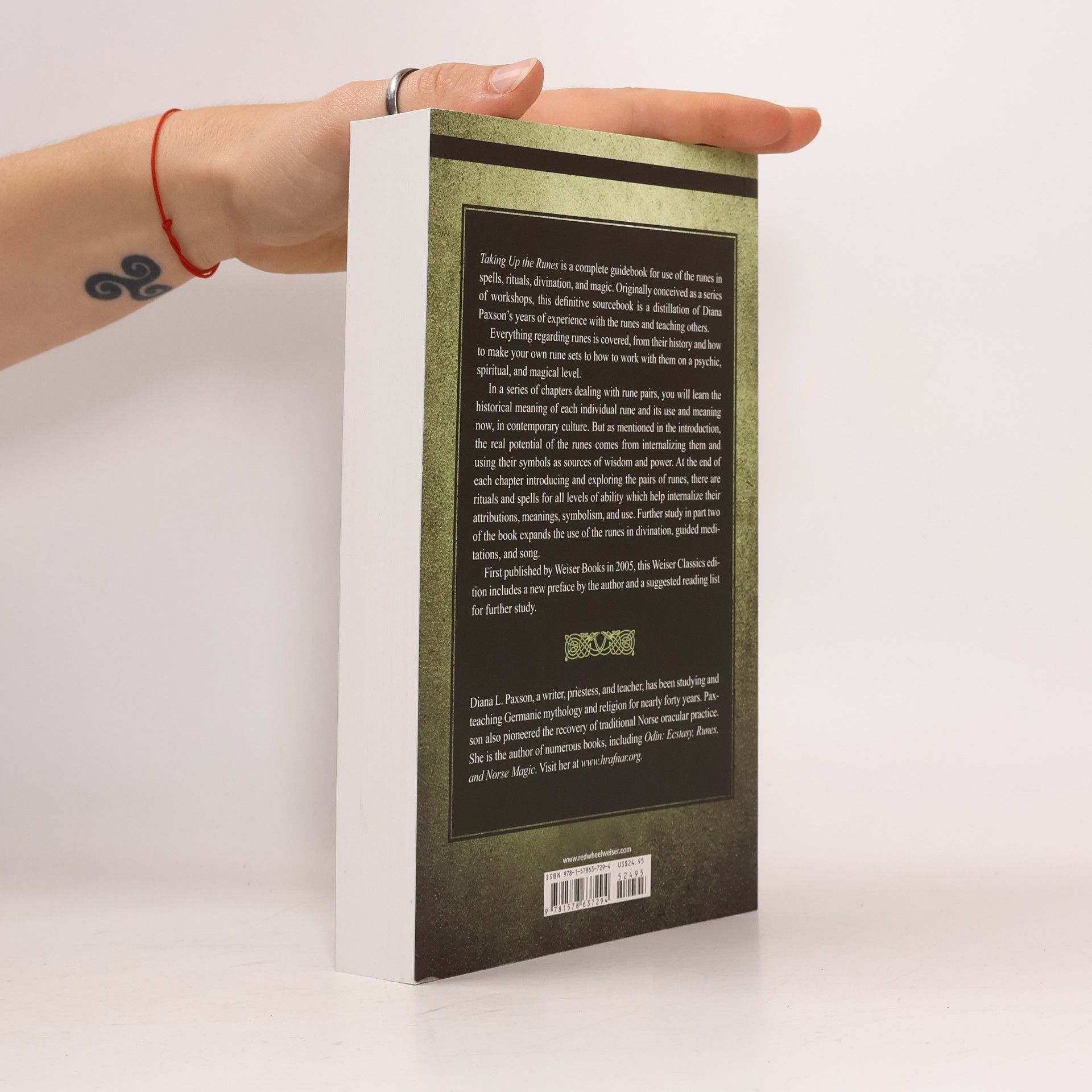 Diana L. Paxson Taking Up the Runes