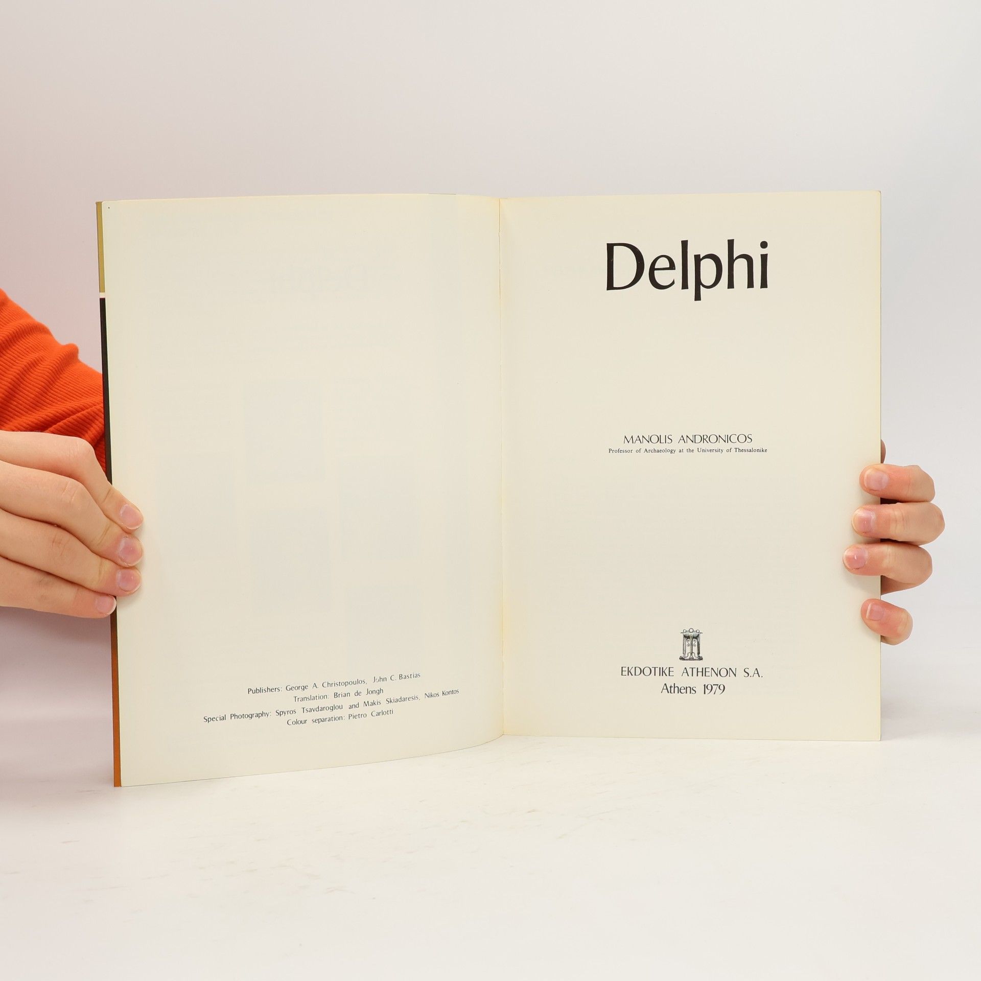 Manolis Andronikos Delphi