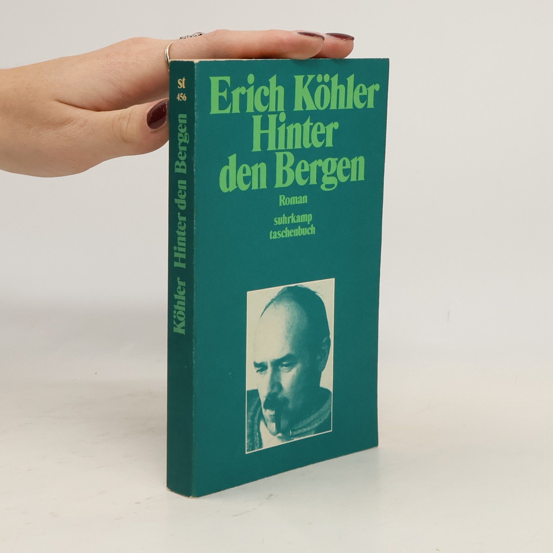 Hinter den Bergen