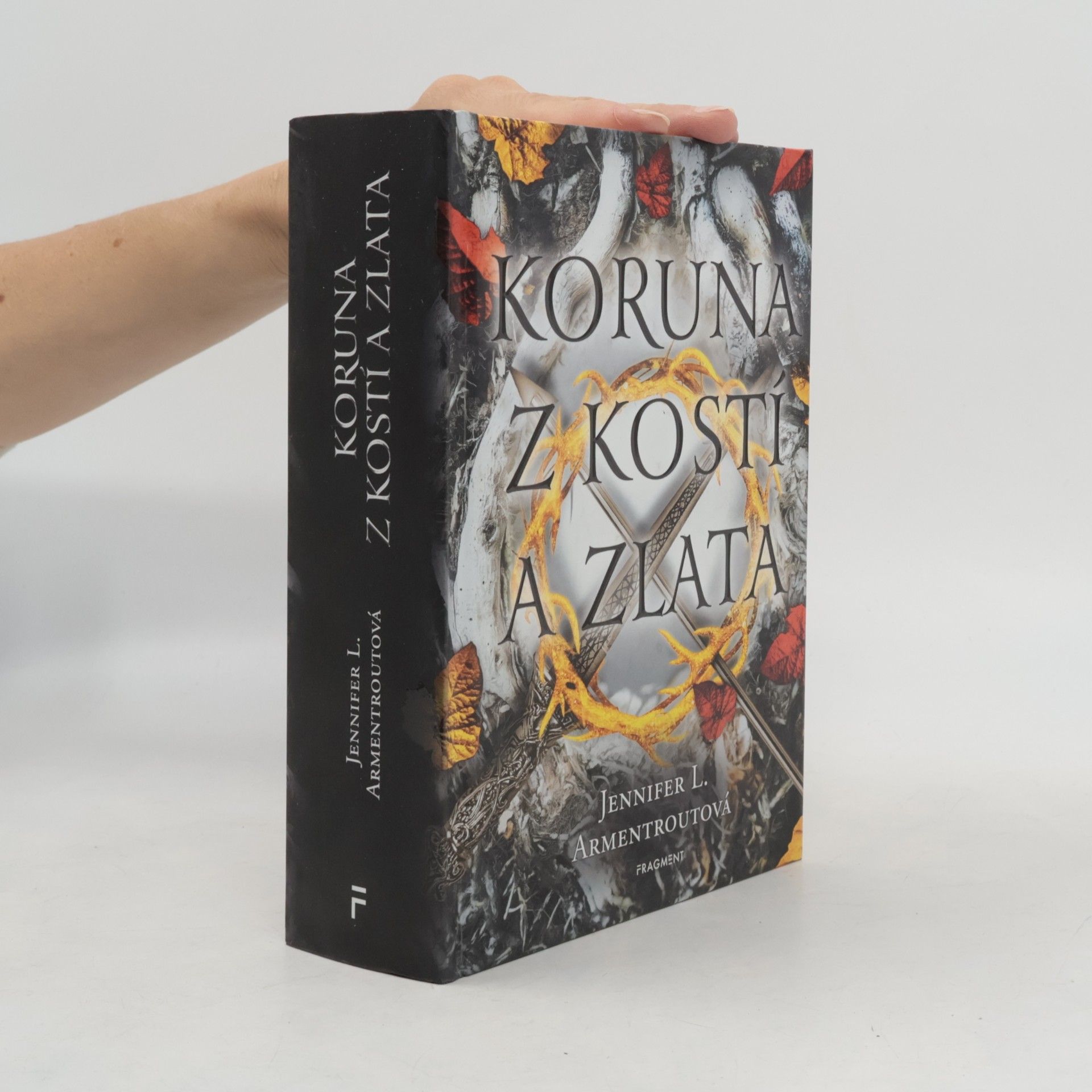 Jennifer L. Armentrout Koruna z kostí a zlata
