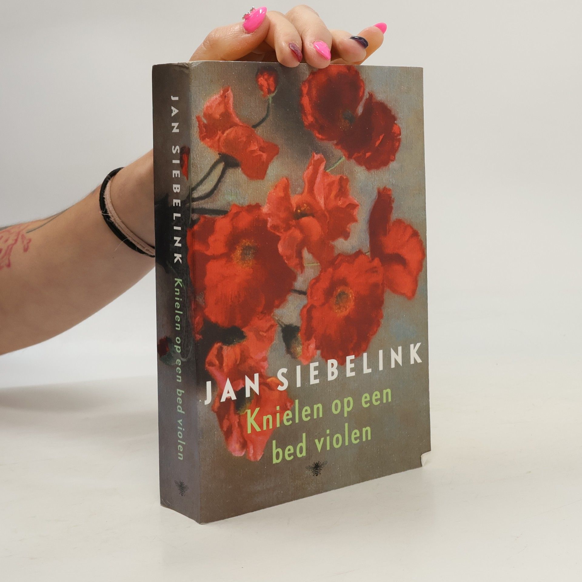 Knielen op een bed violen - special / druk 52