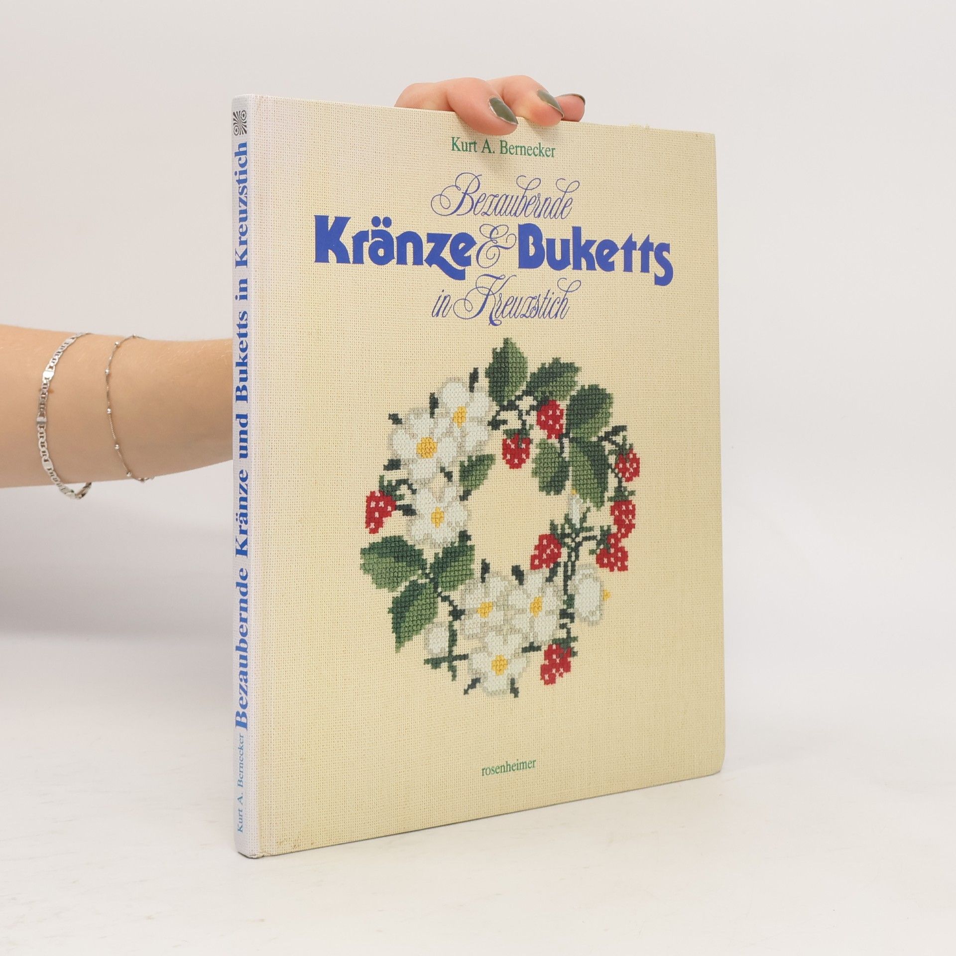Bezaubernde Kränze und Buketts in Kreuzstich