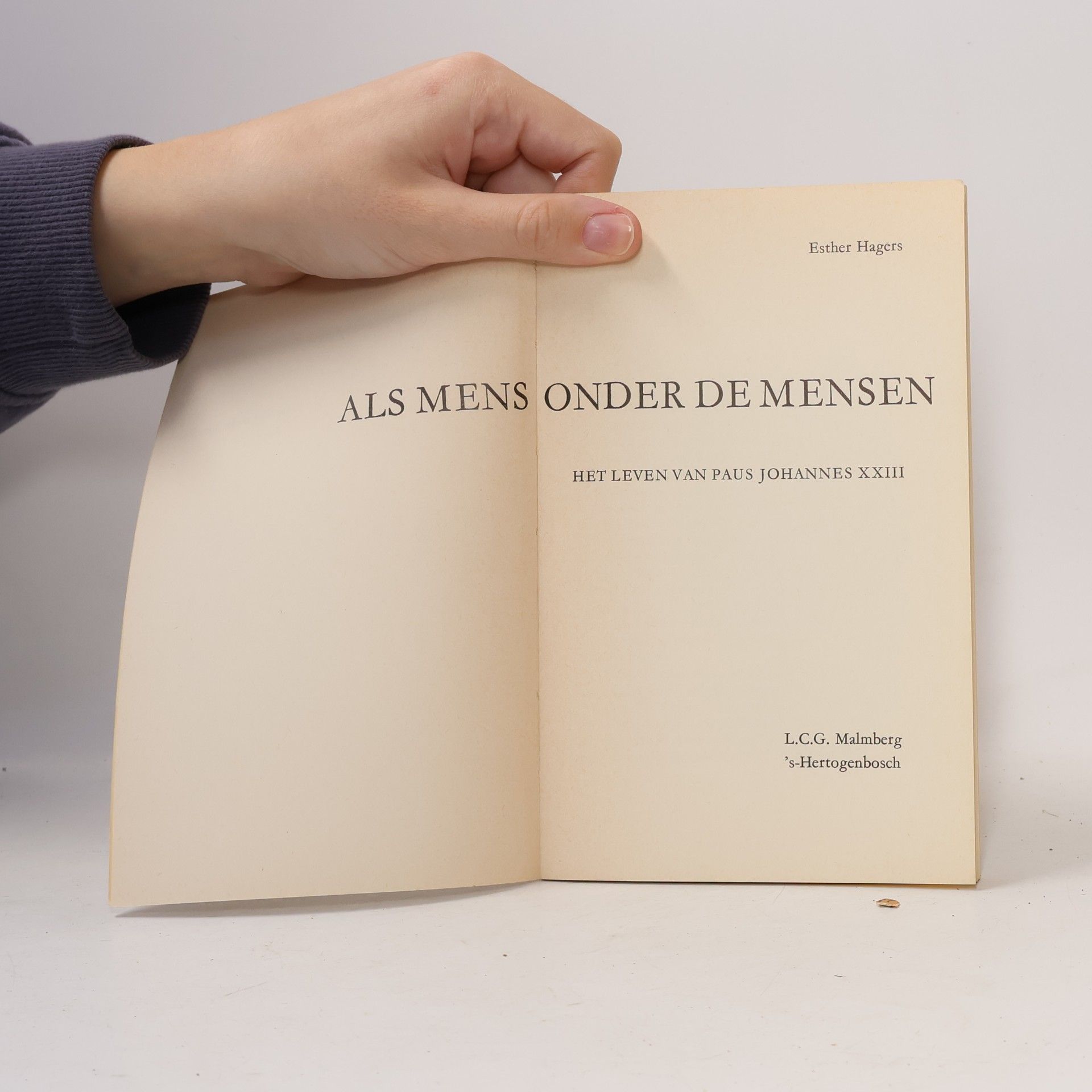 Esther Hagers Als Mens Onder De Mensen