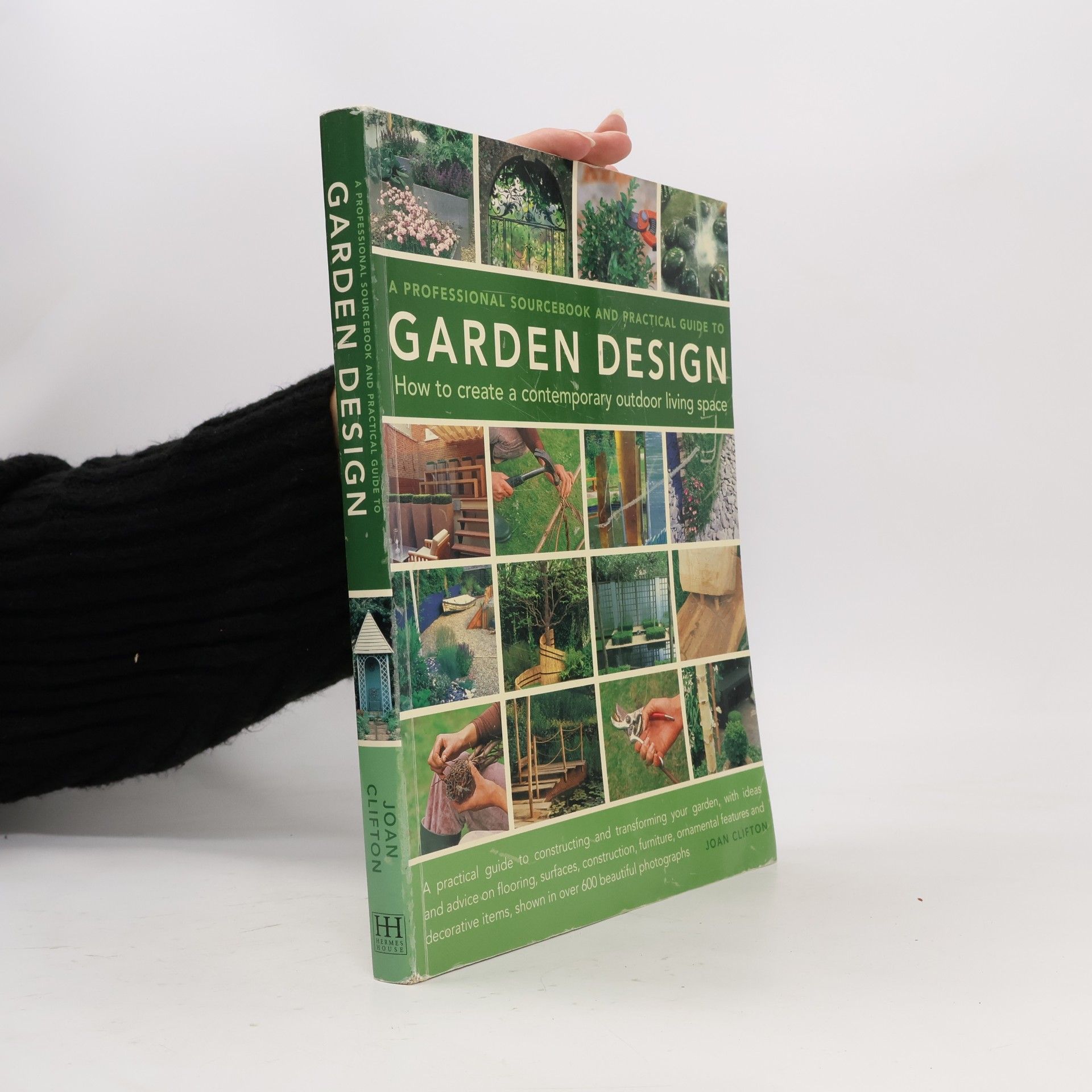 A PROFESSIONAL SOURCEBOOK AND PRACTICAL GUIDE TO GARDEN DESIGN