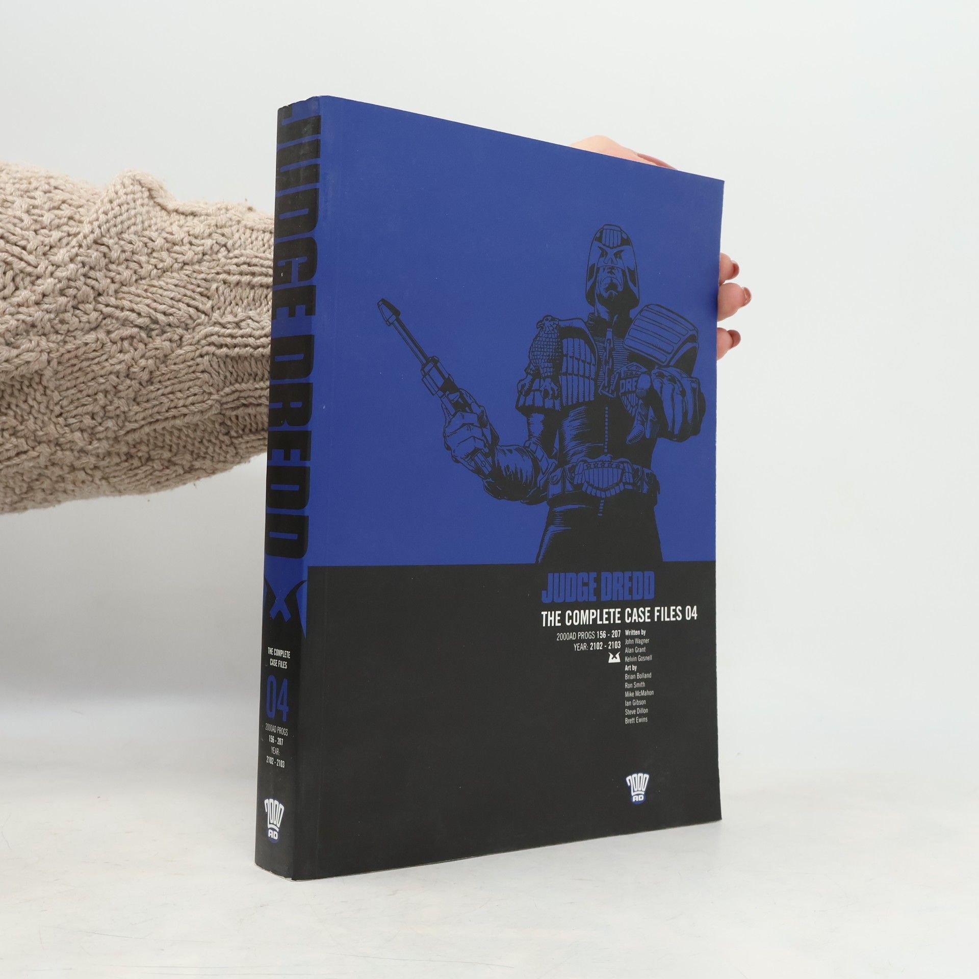 Judge Dredd : the complete case files. Vol. 4
