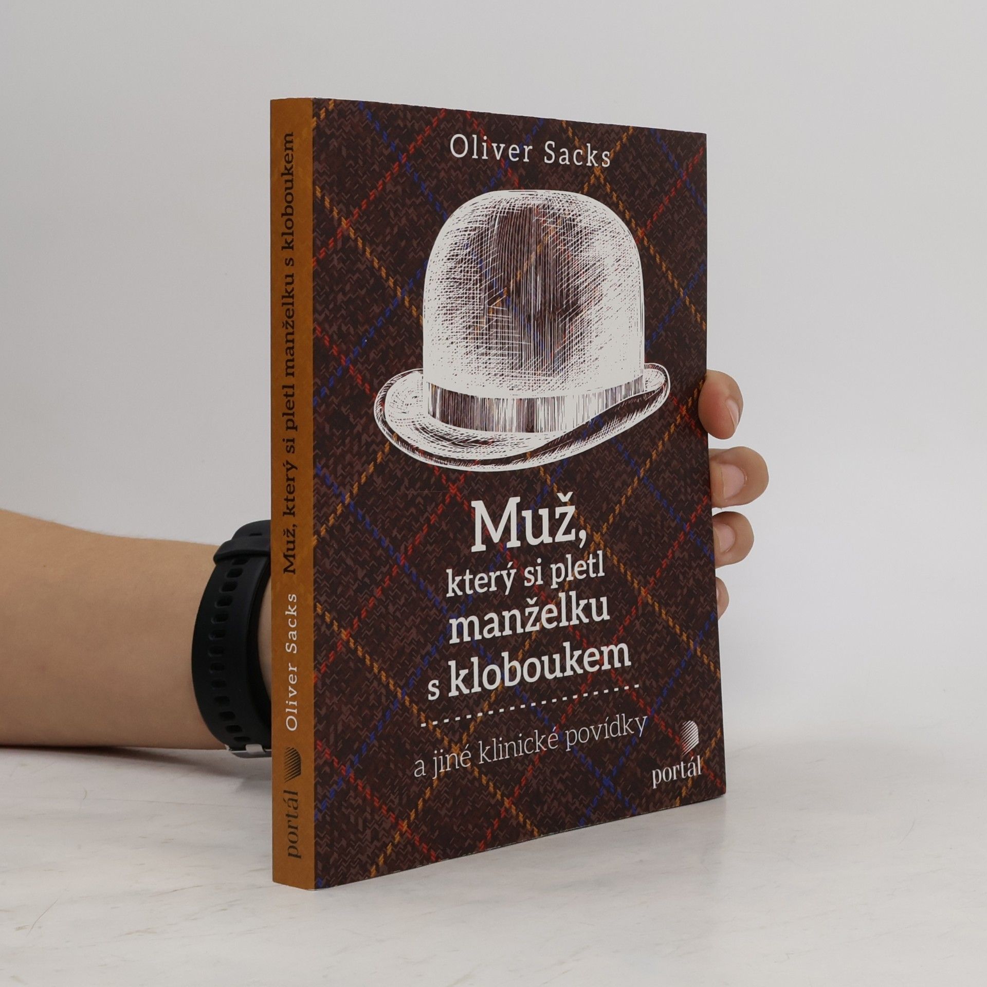 Muž, který si pletl manželku s kloboukem