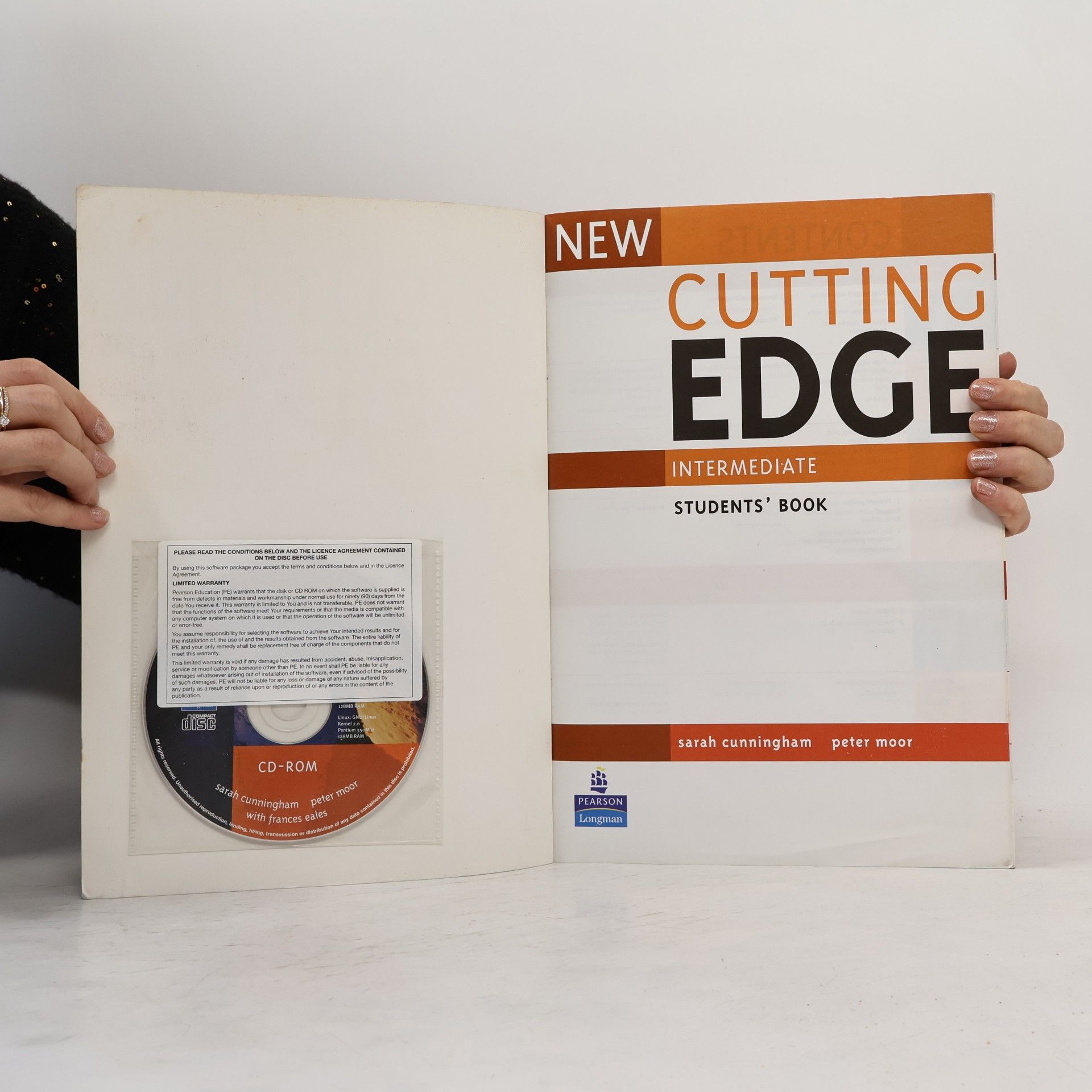 Sarah Cunningham New Cutting Edge. Intermediate Students' Book with Mini-Dictionary