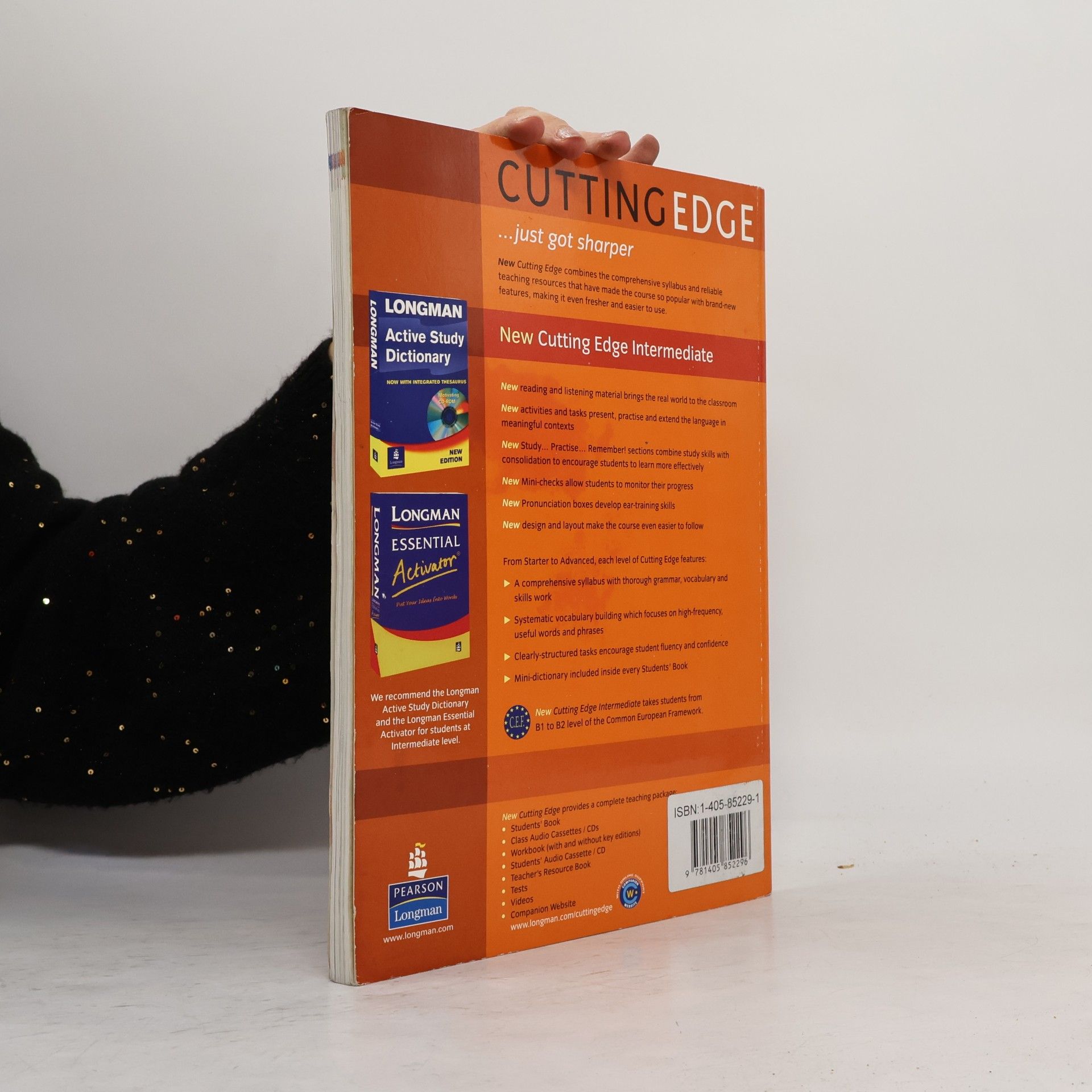 Sarah Cunningham New Cutting Edge. Intermediate Students' Book with Mini-Dictionary