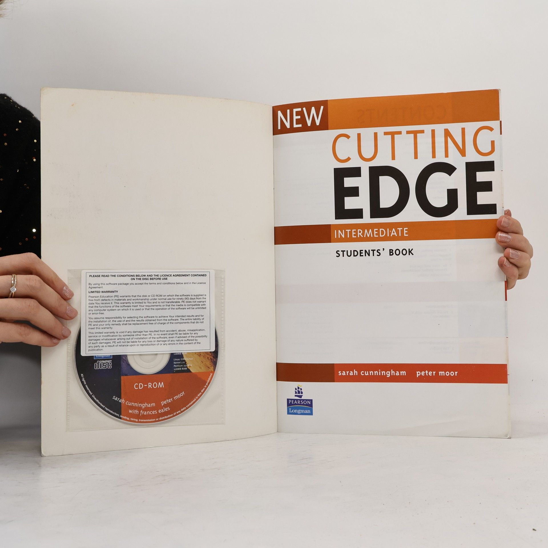Sarah Cunningham New Cutting Edge. Intermediate Students' Book with Mini-Dictionary