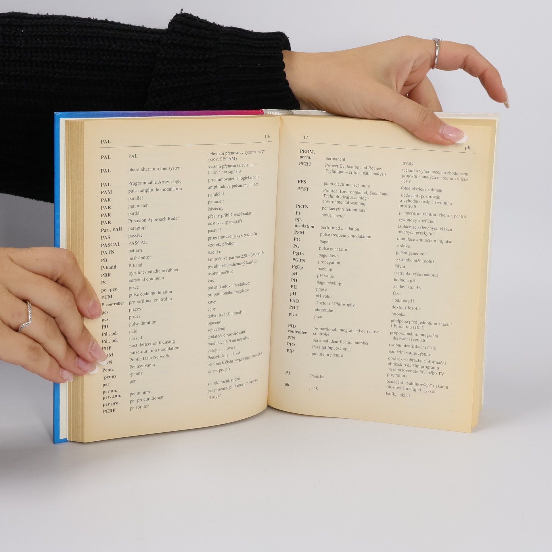 Josef Slováček Slovník anglických zkratek. English abbreviations' dictionary