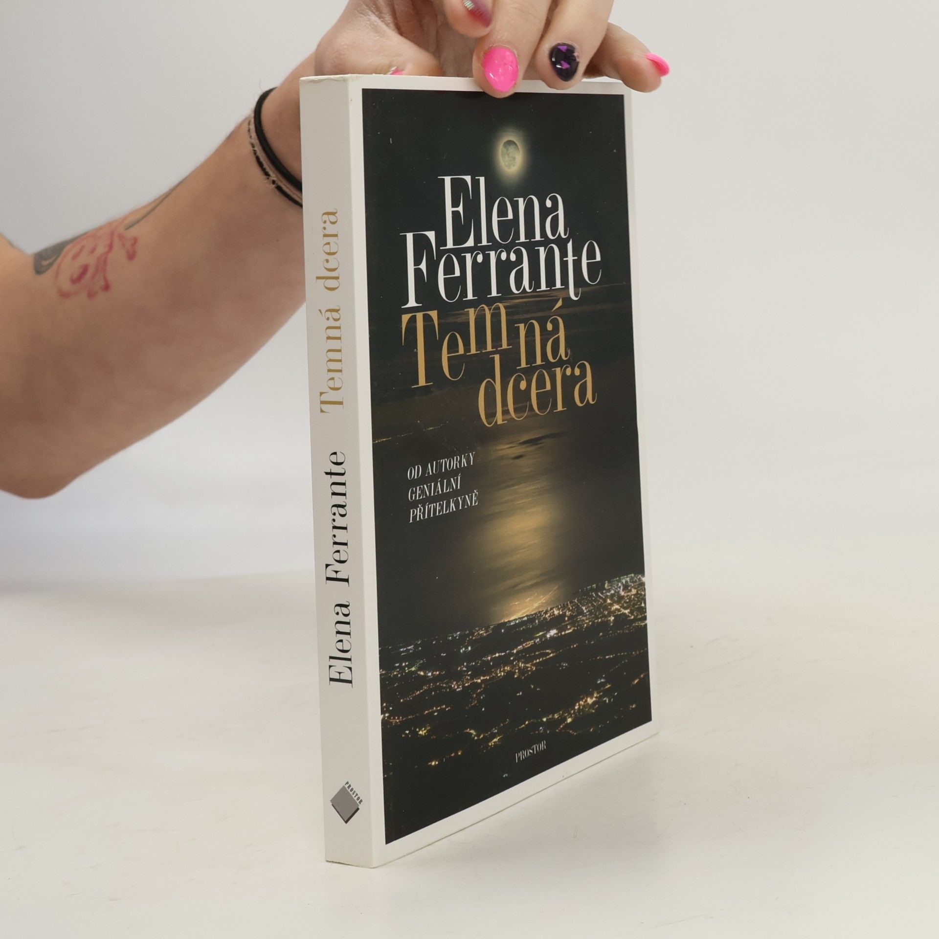 Elena Ferrante Temná dcera