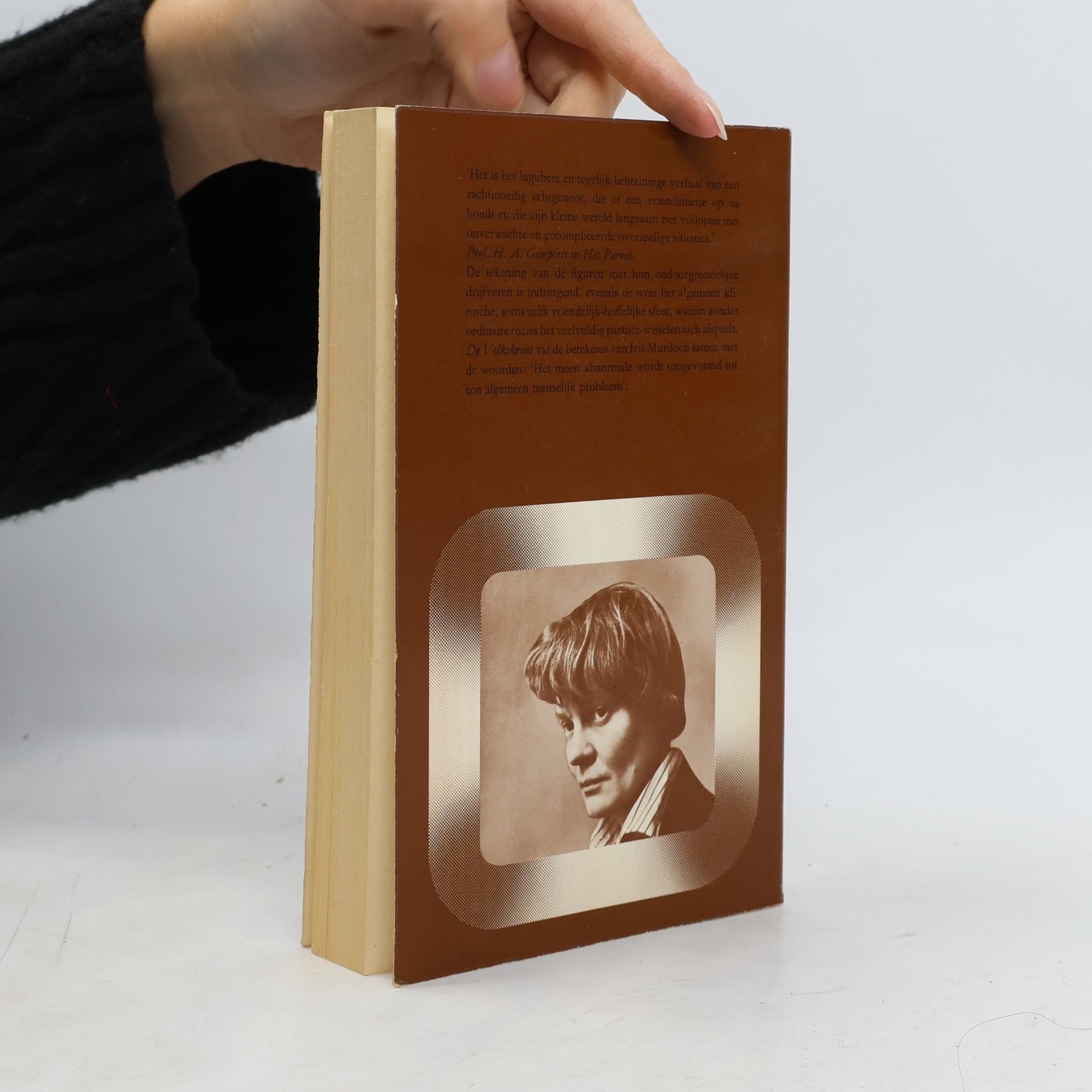 Iris Murdoch Kaderreeks: Een afgehouwen hoofd