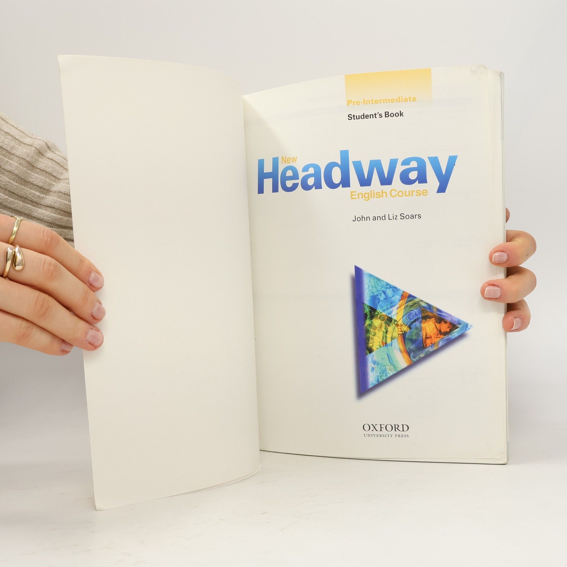 John Soars New Headway English Course. Pre-Intermediate Student's Book