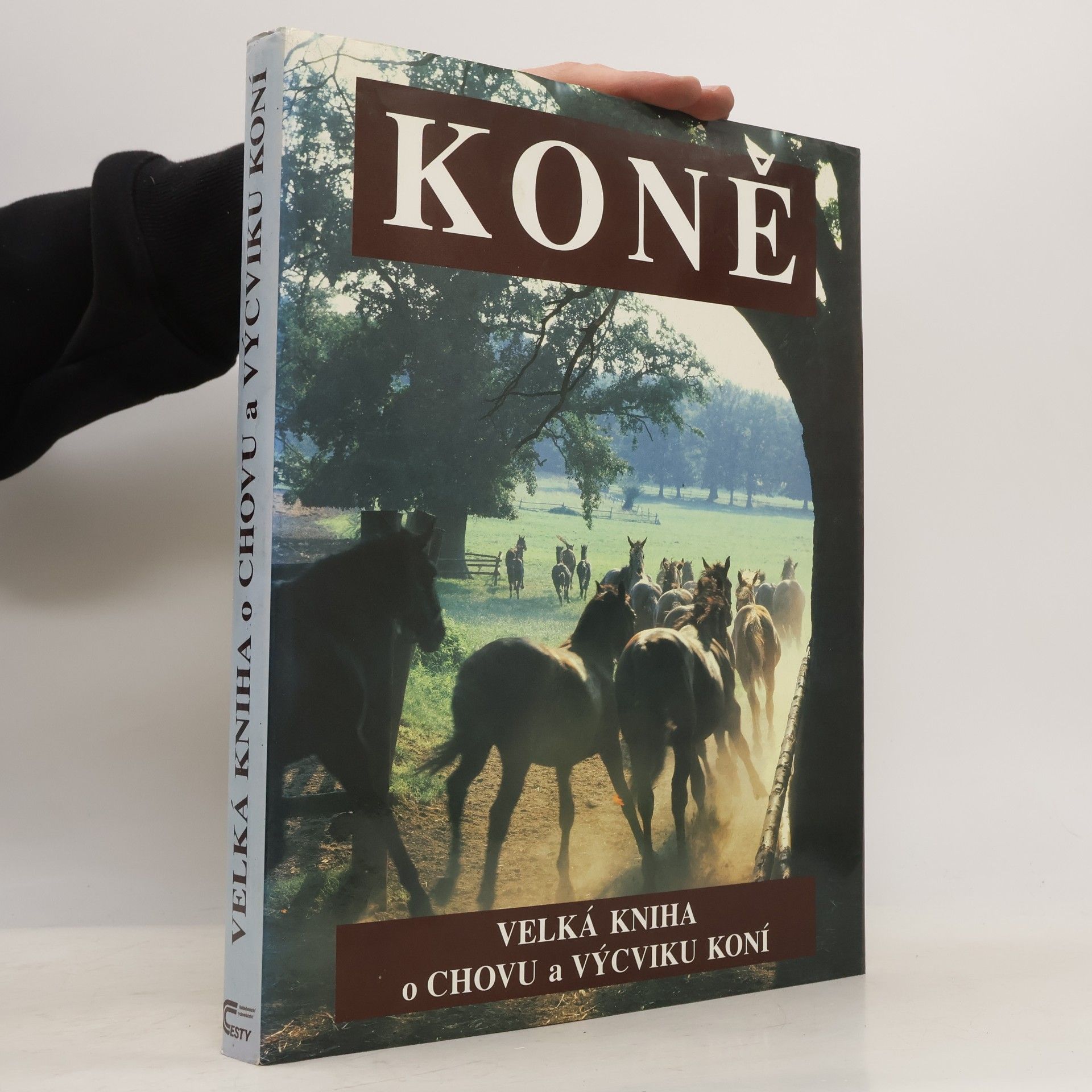 Koně. Velká kniha o chovu a výcviku koní