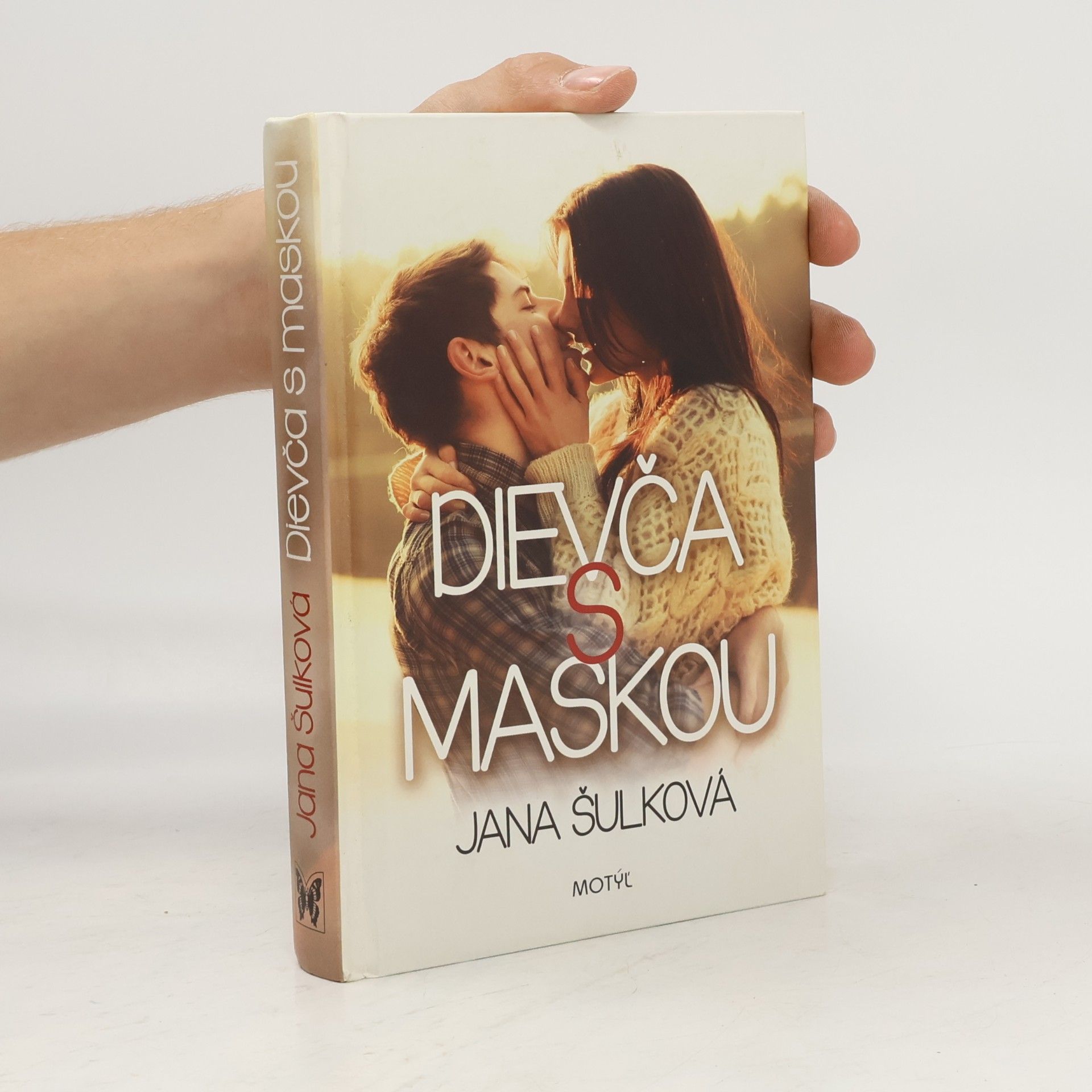 Dievča s maskou