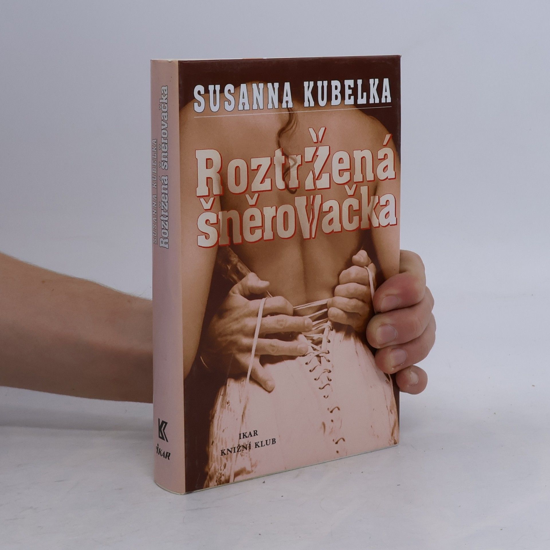 Susanna Kubelka Roztržená šněrovačka