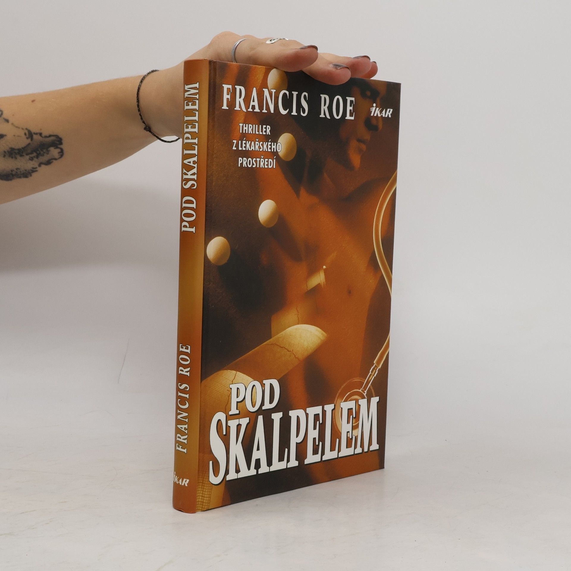 Pod skalpelem
