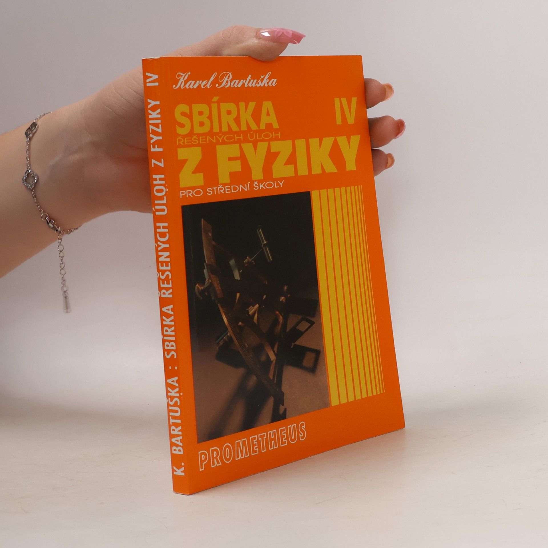 Sbírka řešených úloh z fyziky pro střední školy. 4. díl. Optika, fyzika mikrosvěta, speciální teorie relativity, astrofyzika