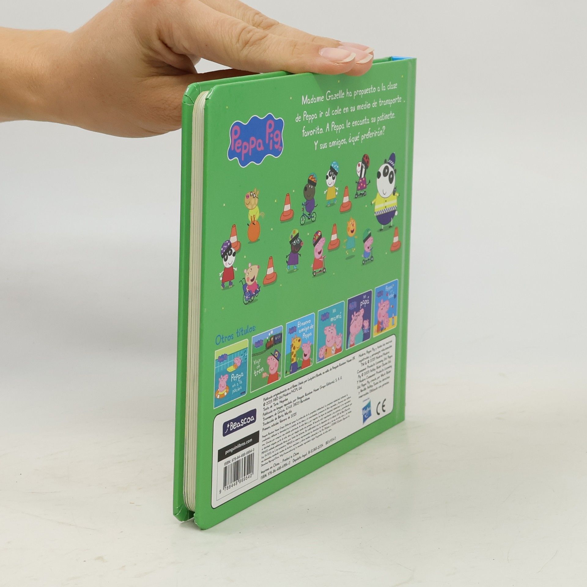 Hasbro Peppa Pig. Libro de cartón - Peppa va en patinete