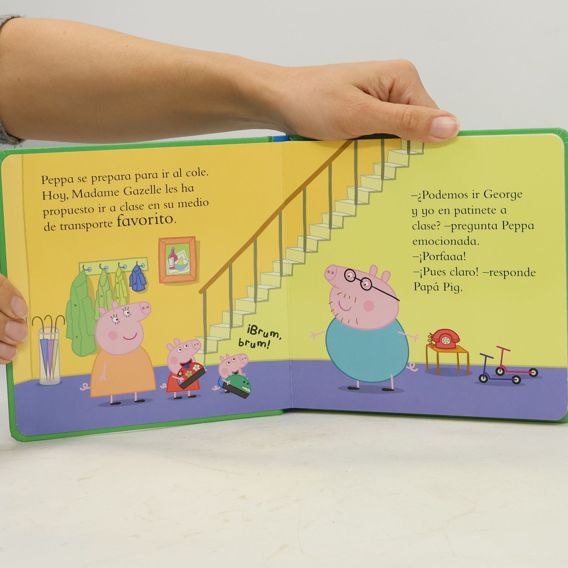 Hasbro Peppa Pig. Libro de cartón - Peppa va en patinete