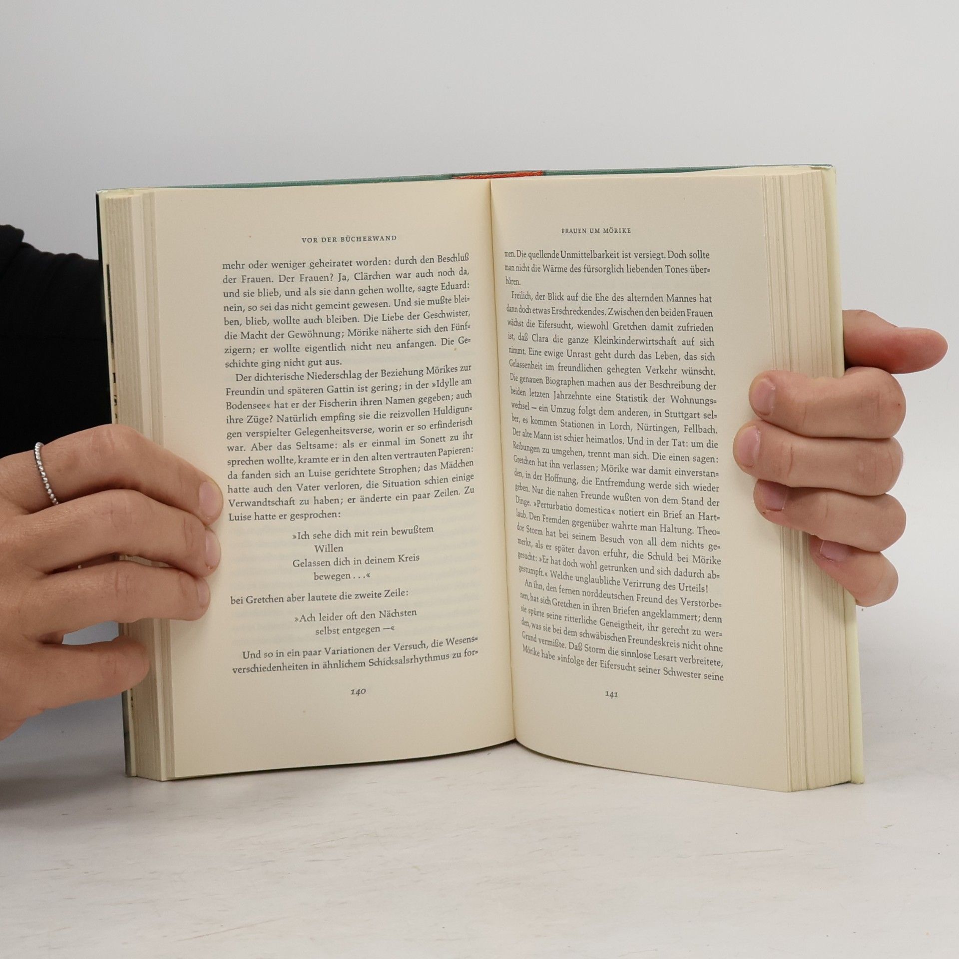 Theodor Heuss Vor der Bücherwand