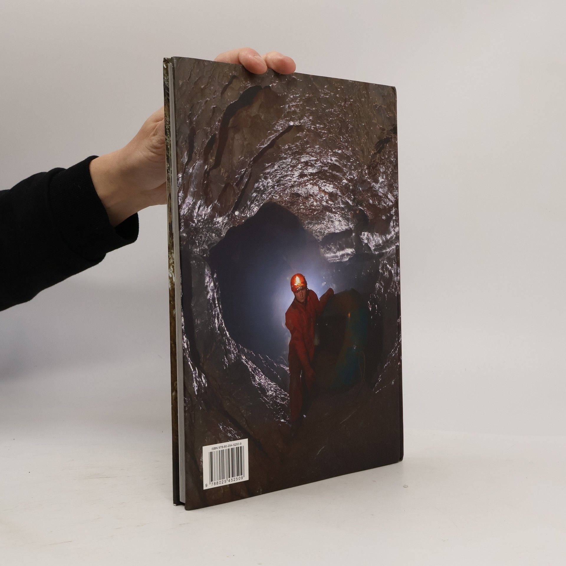 Radko Tásler Podzemí neznámé - 30 let České speleologické společnosti ve fotografii