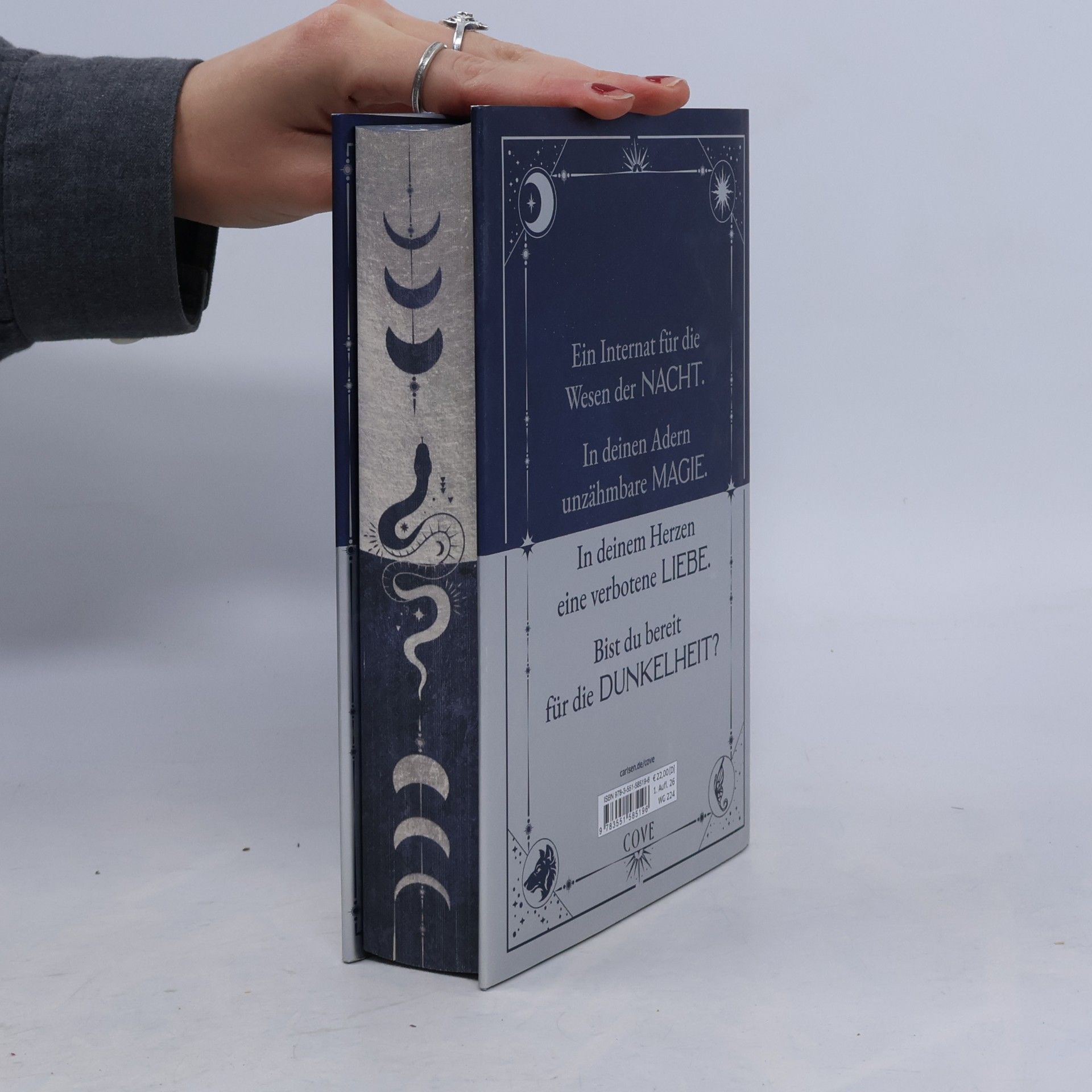 Beril Kehribar School of Darkness - 1: Where the Night Falls: Schmuckausgabe mit Lesebändchen und limitiertem Motiv-Farbschnitt