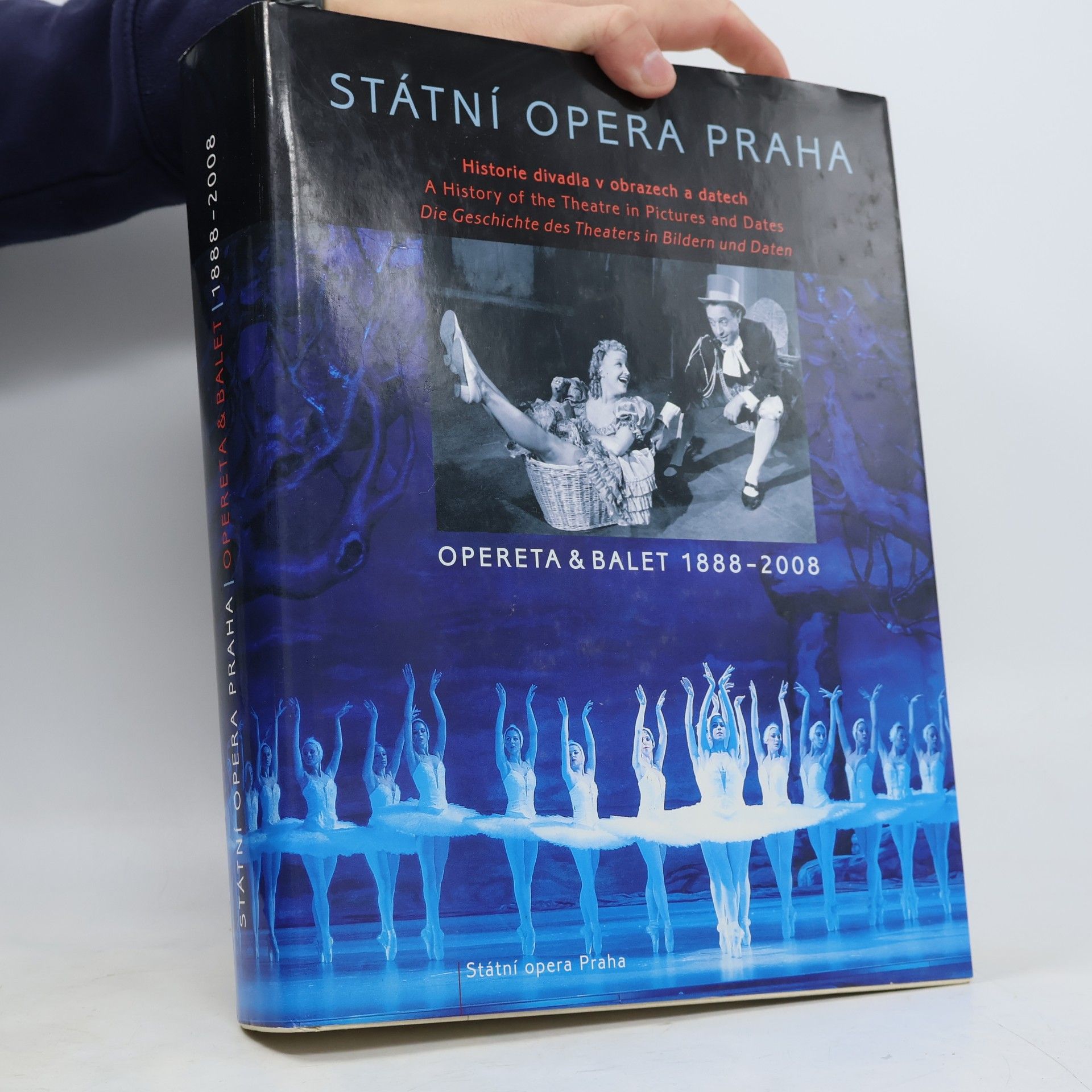 Tomáš Vrbka Státní opera Praha : opereta & balet 1888-2008 : historie divadla v obrazech a datech = a history of the theatre in pictures and dates = die Geschichte des Theaters in Bildern und Daten