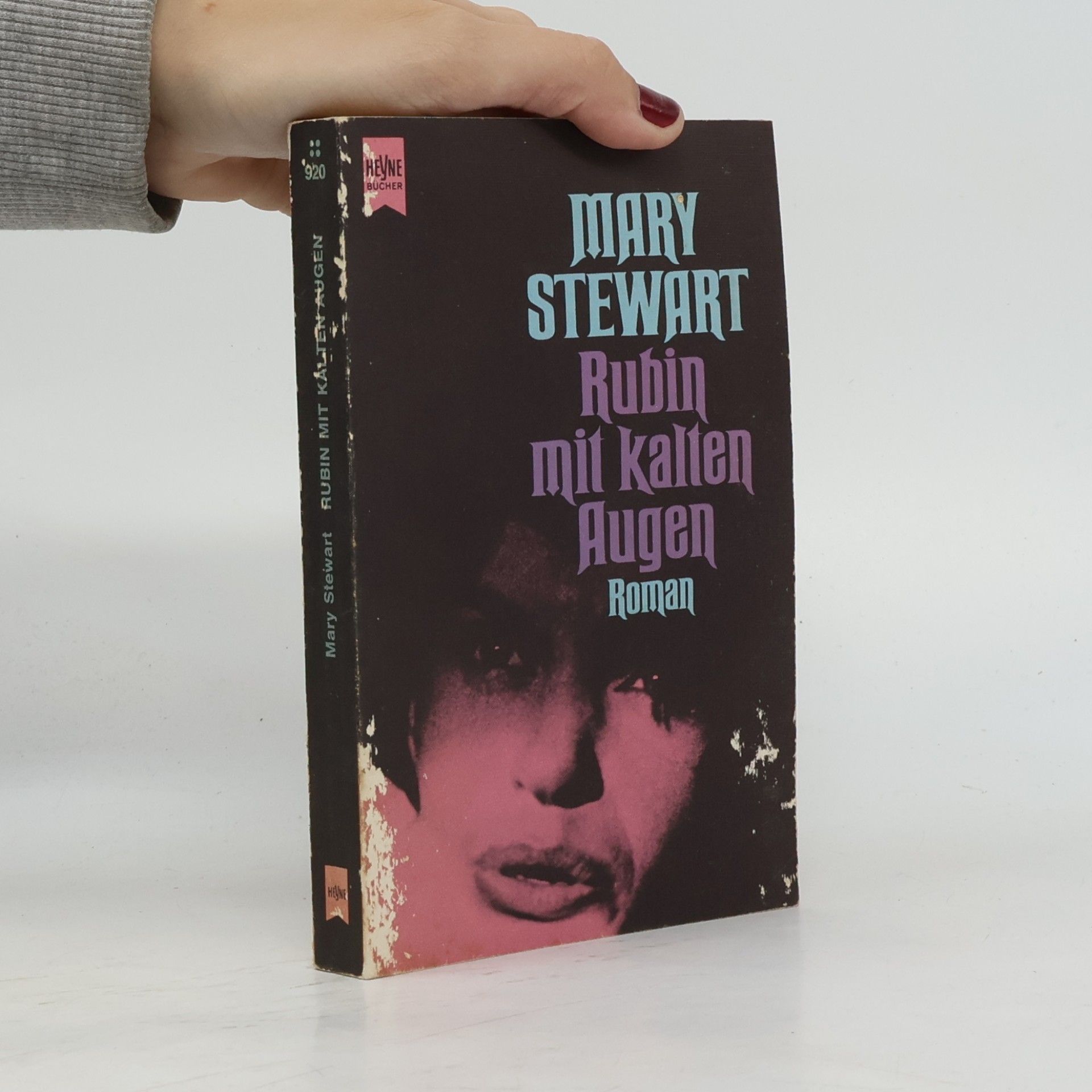 Mary Stewart Rubin mit kalten Augen