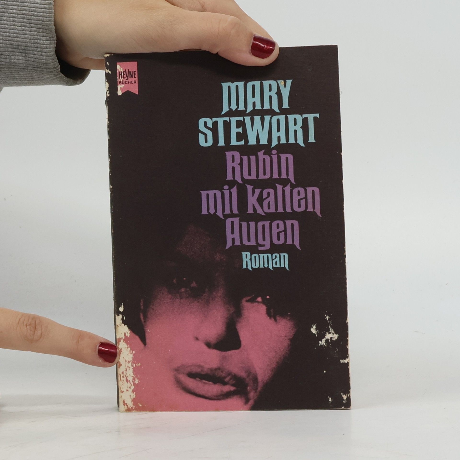 Mary Stewart Rubin mit kalten Augen