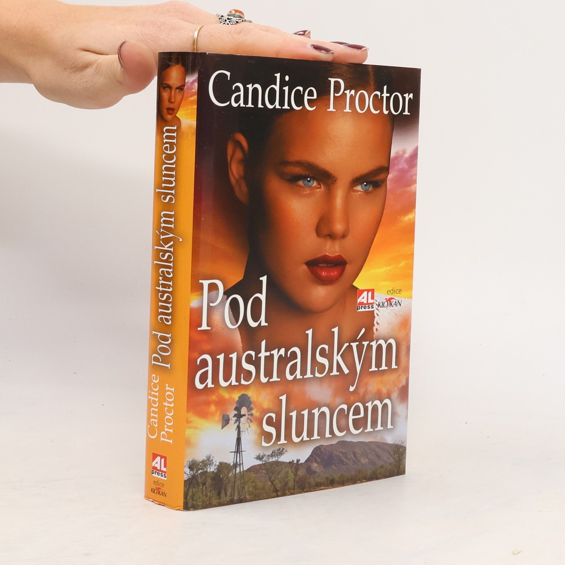 Candice E. Proctor Pod australským sluncem