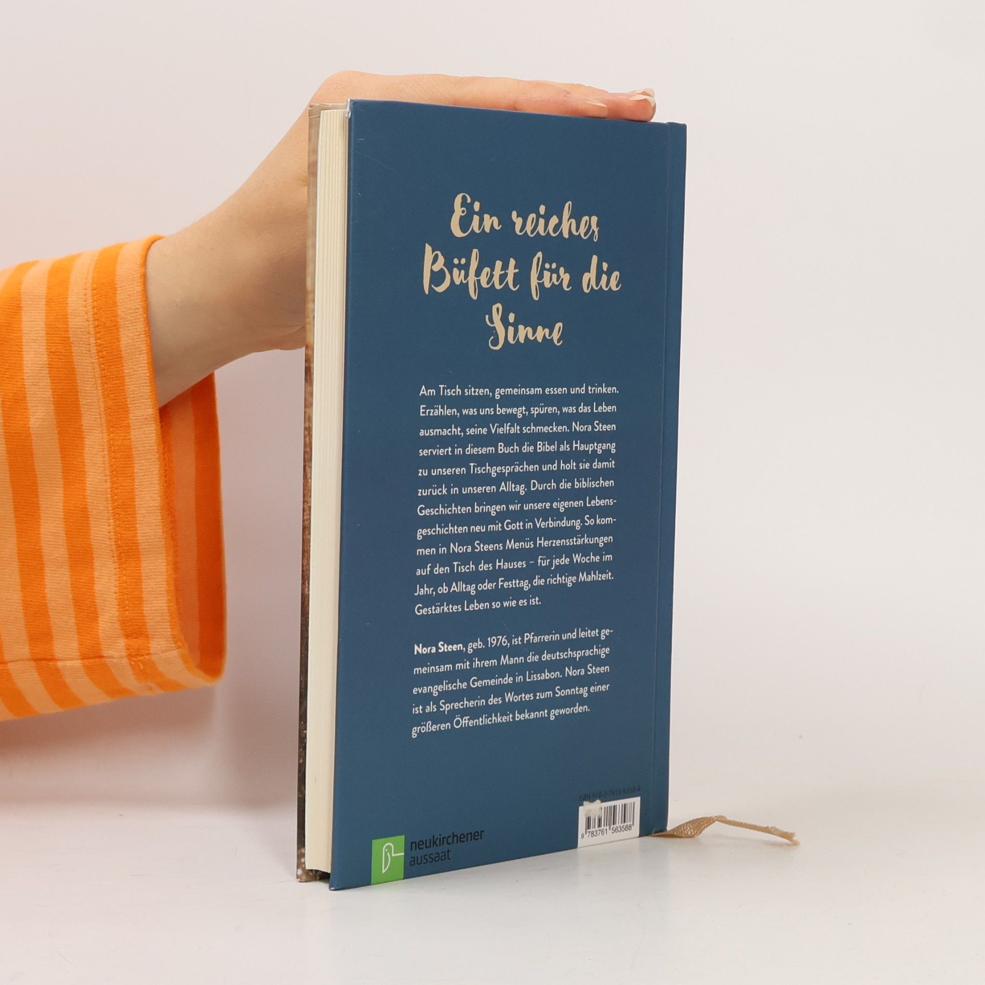 Nora Steen Reich gedeckt