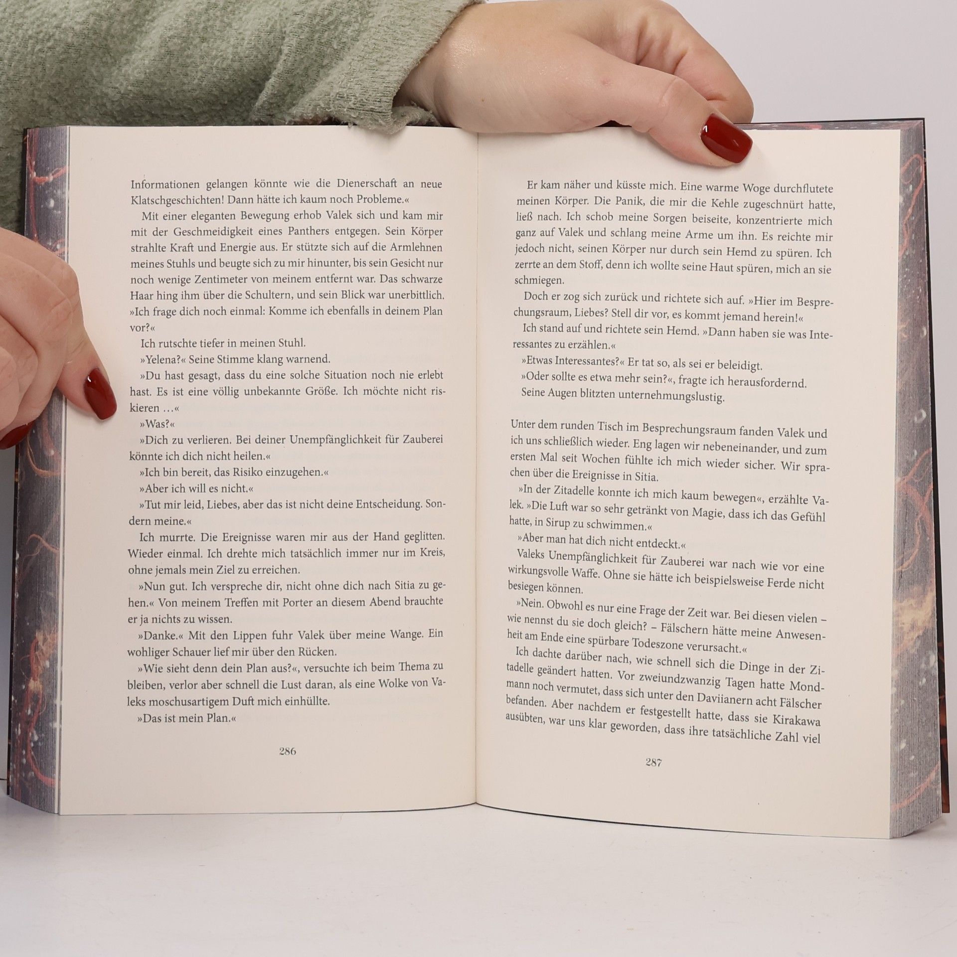 Maria V. Snyder Fire Study. Roman | Romantasy trifft auf Dark Academia