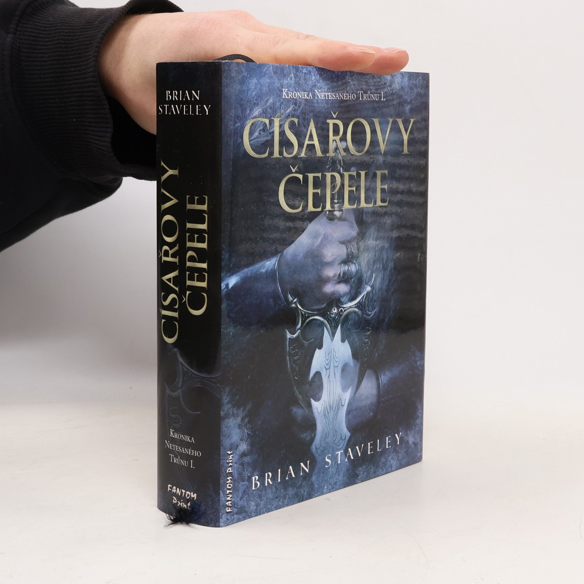 Brian Staveley Císařovy čepele. Kronika netesaného trůnu. Díl 1.