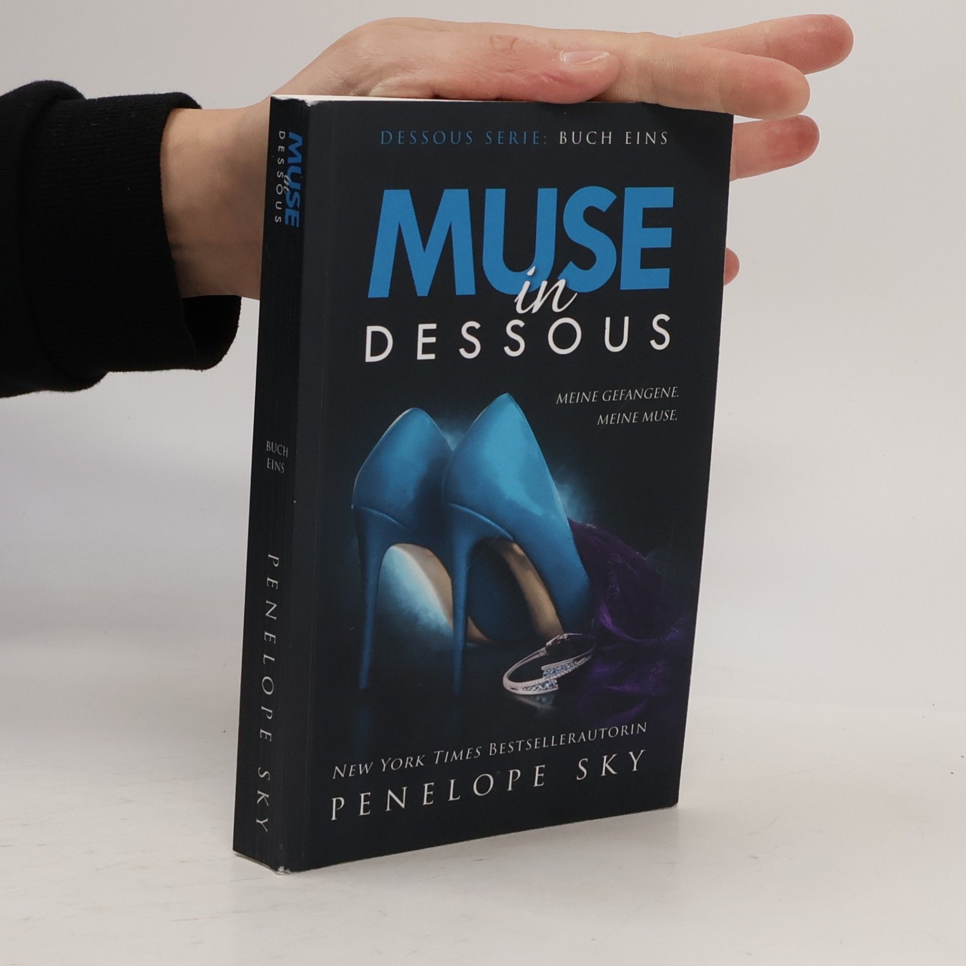 Muse in Dessous