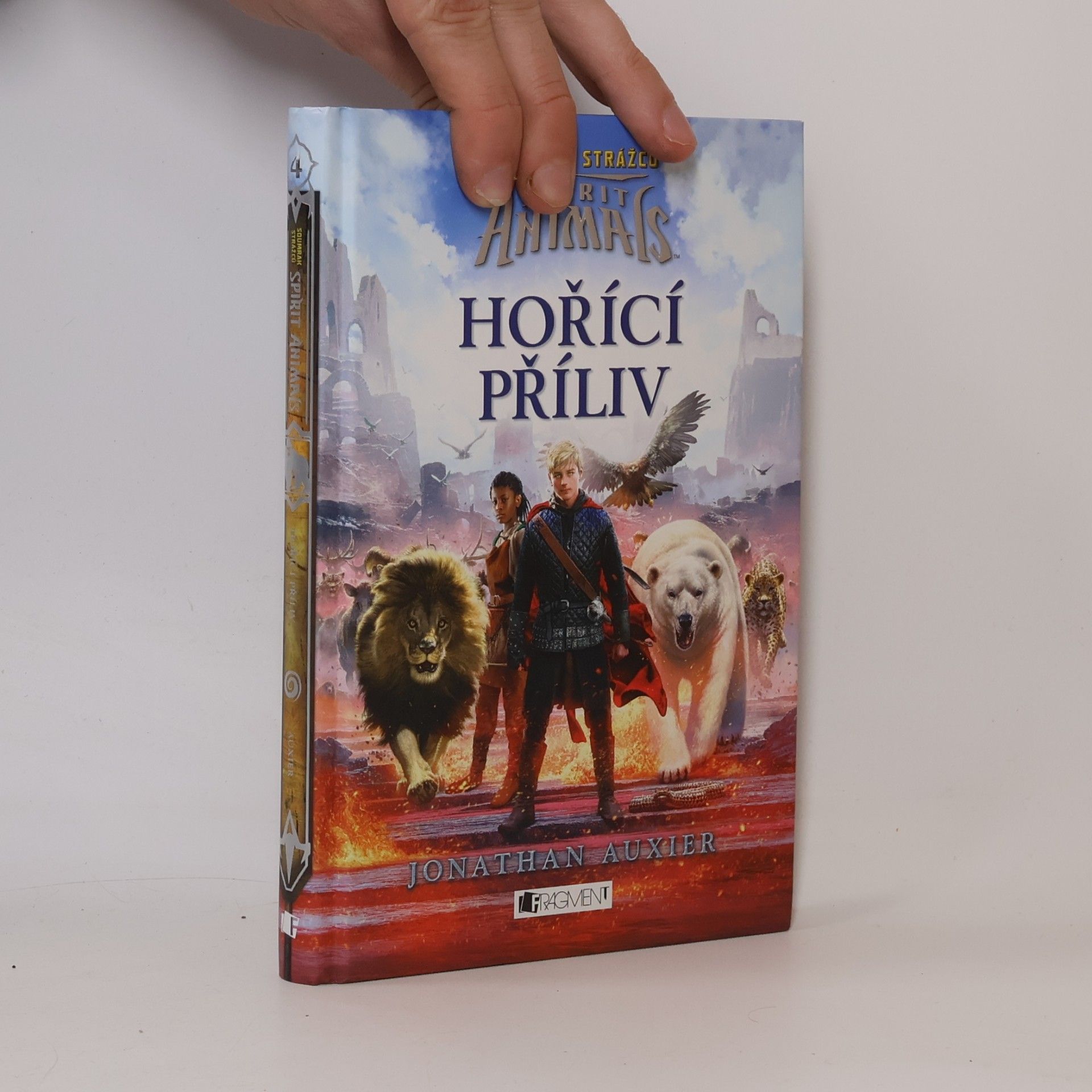 Jonathan Auxier Hořící příliv