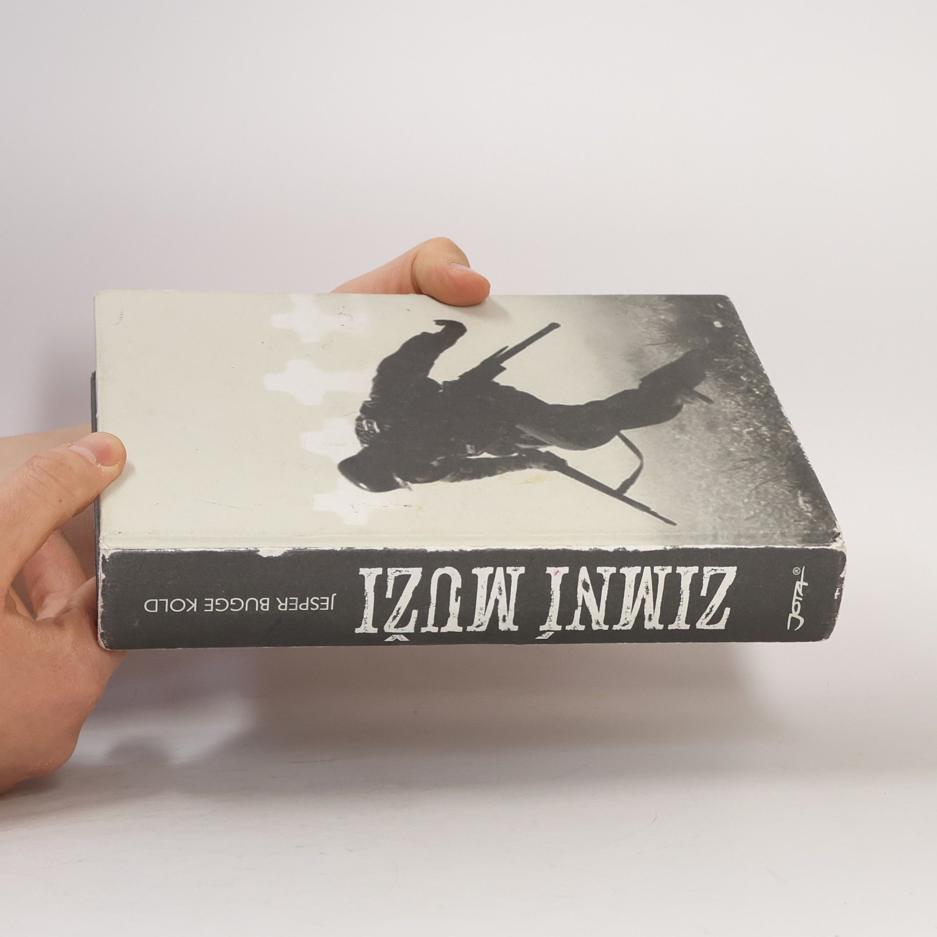 Jesper Bugge Kold Zimní muži. Román o hrůzách války