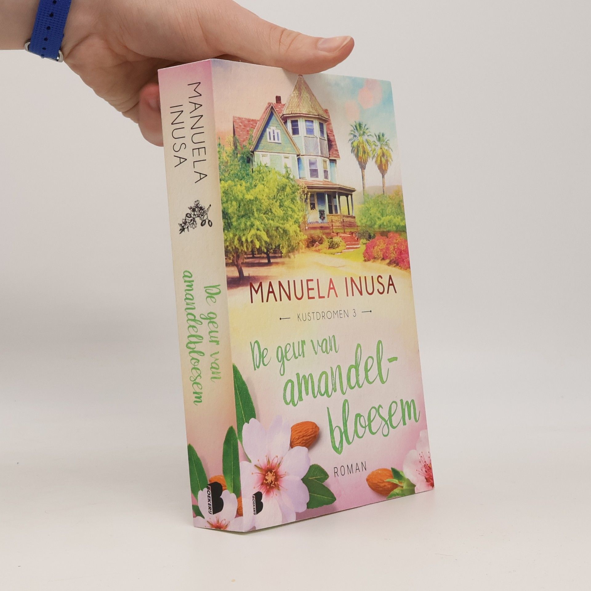 Manuela Inusa Kustdromen - 3: De geur van amandelbloesem