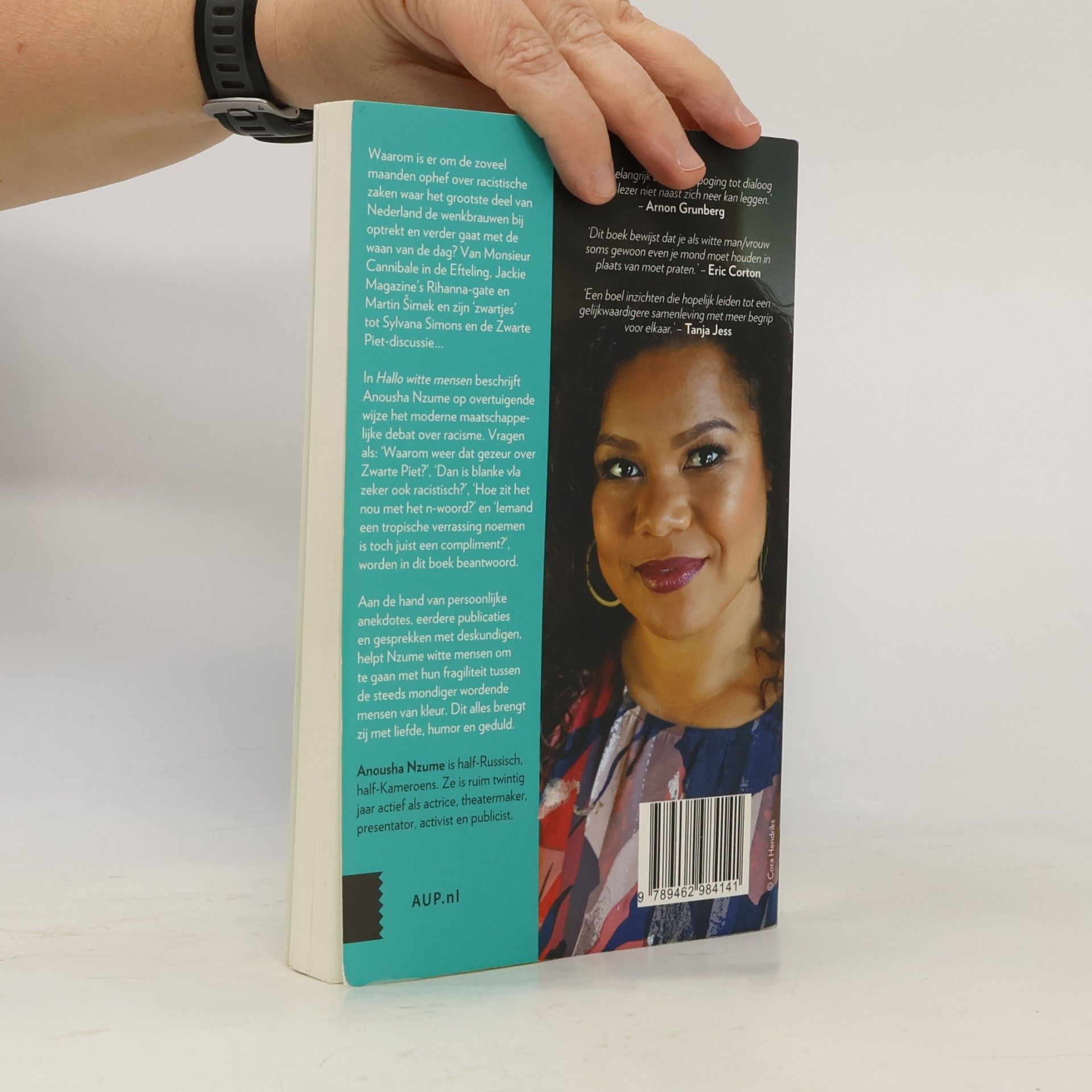 Anousha Nzume Hallo witte mensen