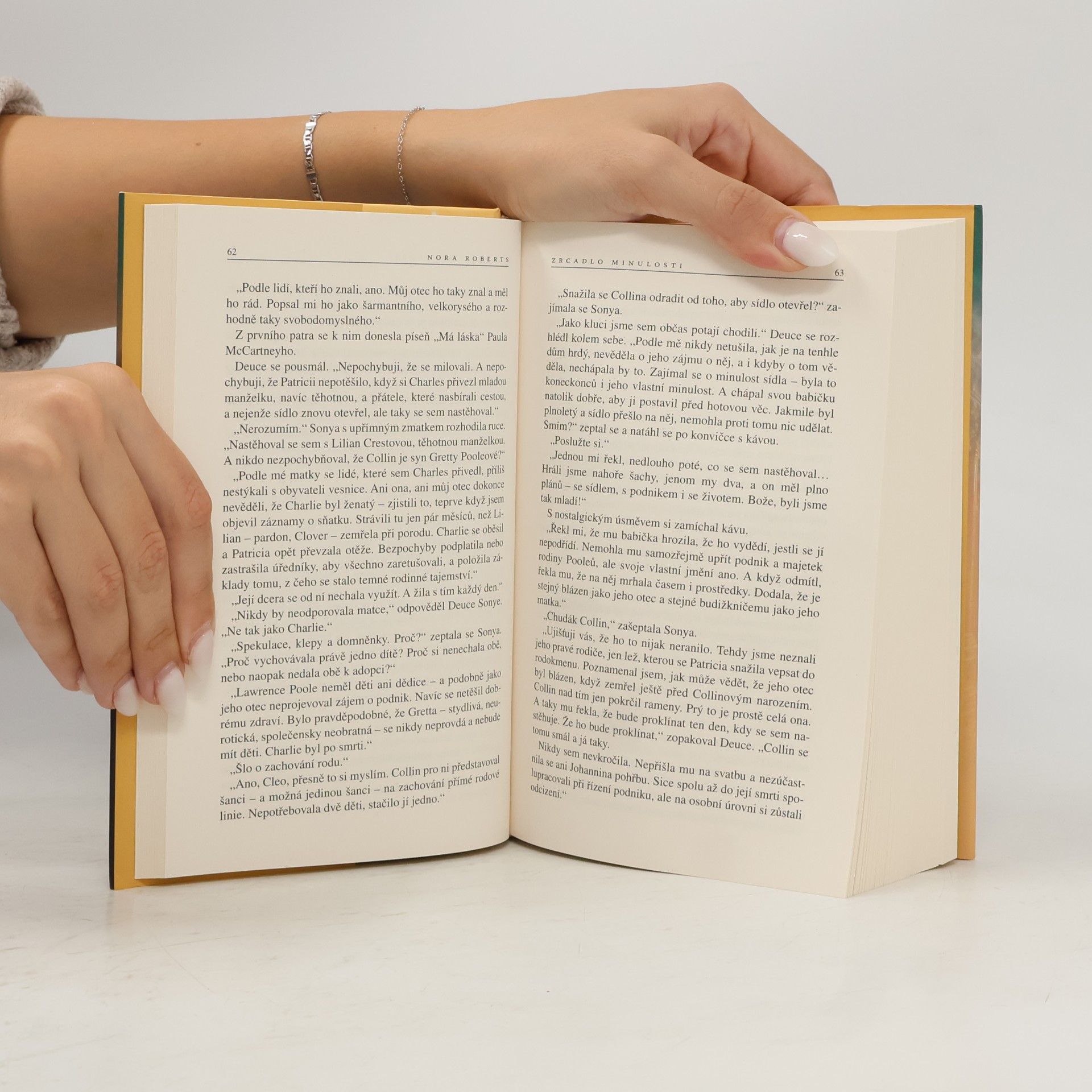 Nora Roberts Zrcadlo minulosti