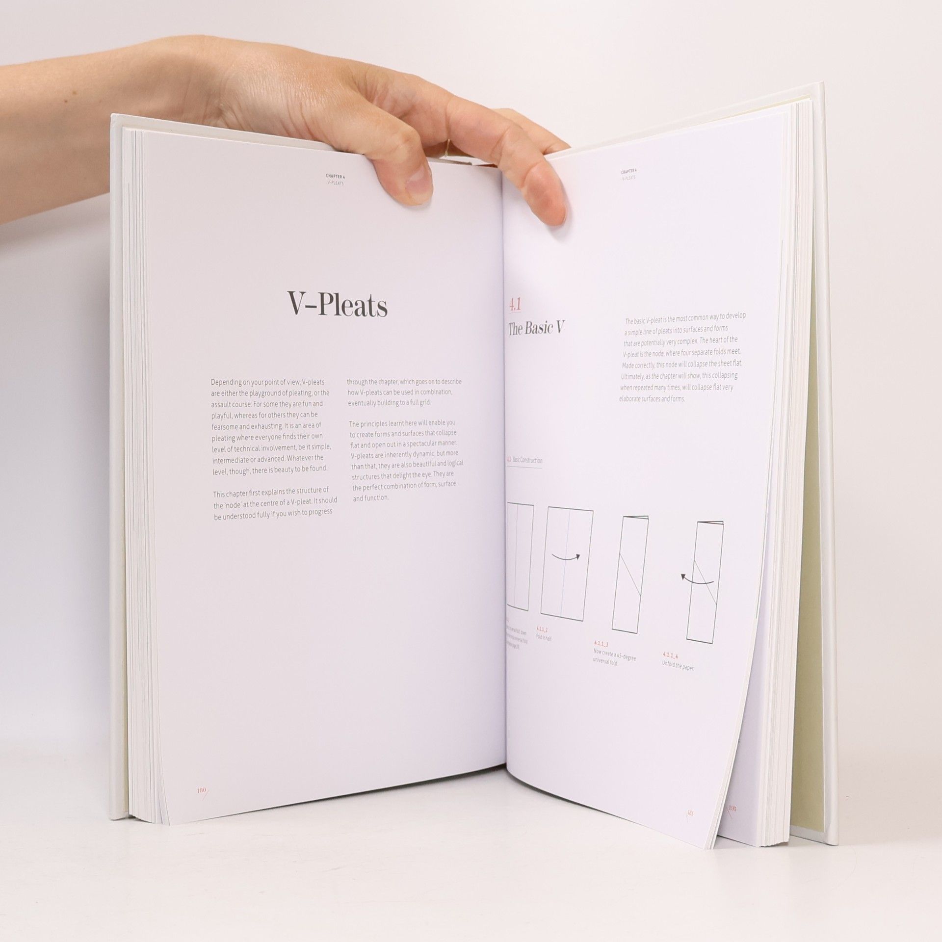 Paul Jackson Complete pleats : pleating techniques for fashion, architecture and design