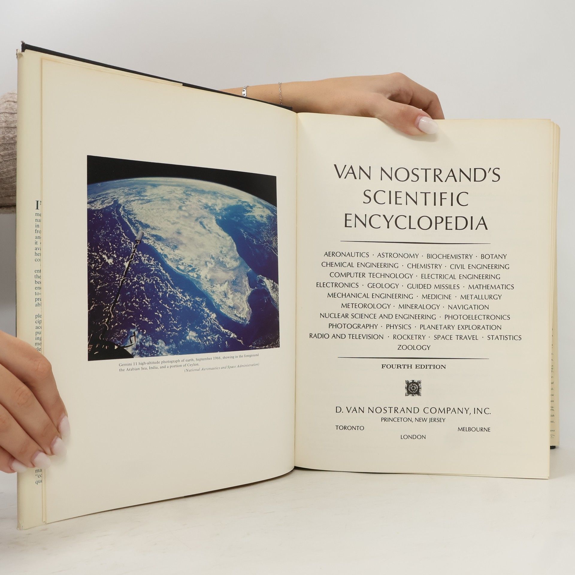 Various authors Van Nostrand's Scientific Encyclopedia