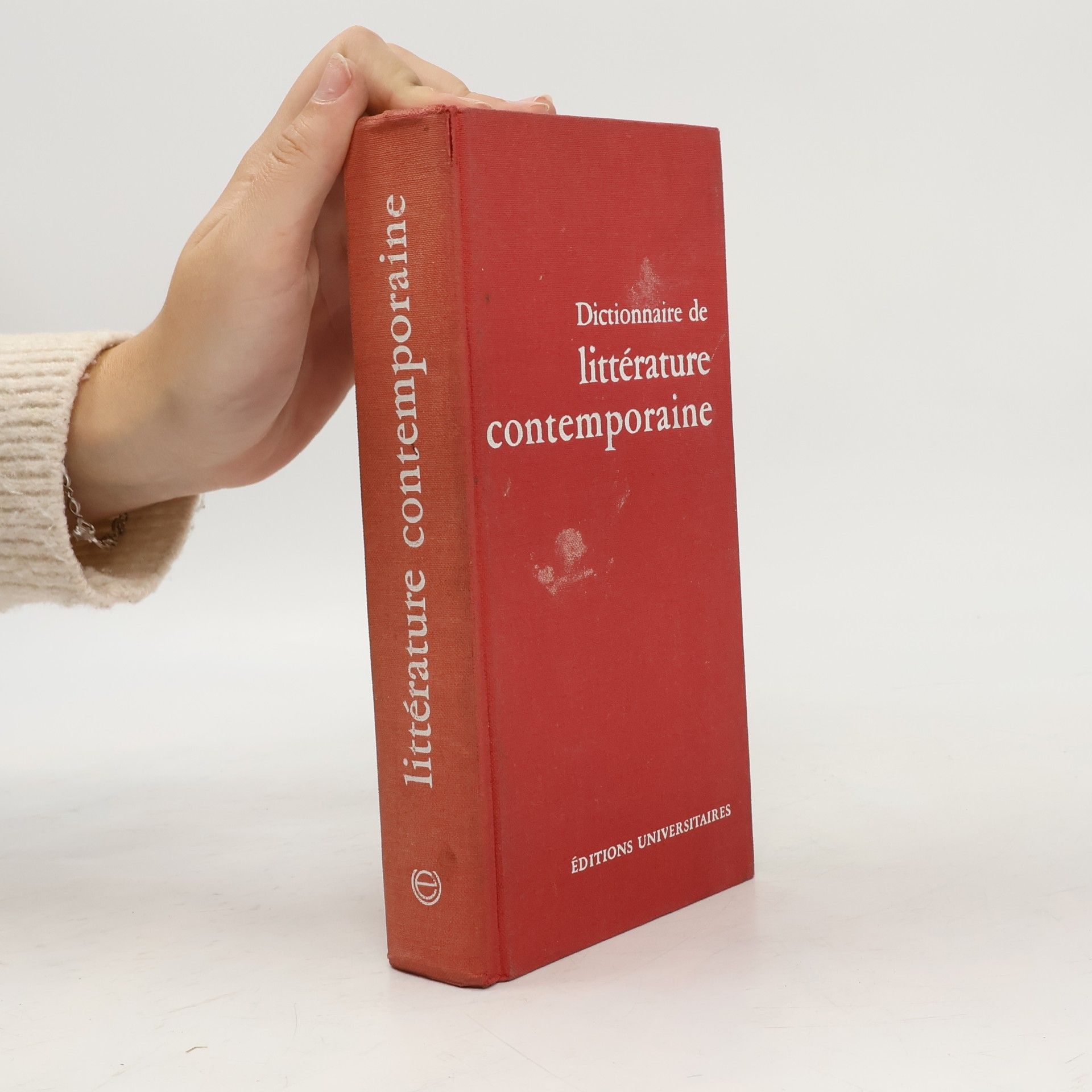 Dictionnaire de littérature contemporaine