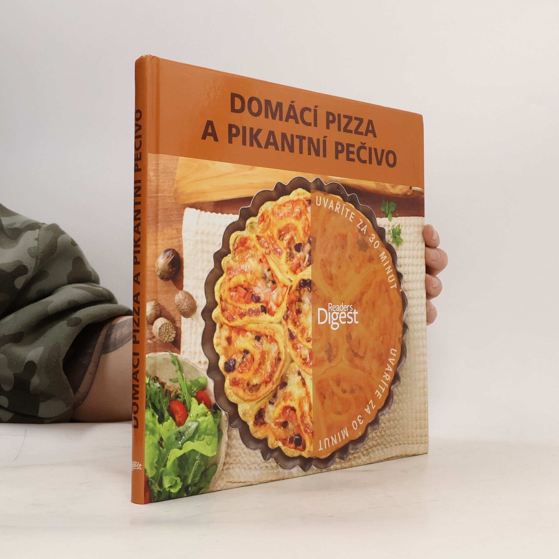 Domácí pizza a pikantní pečivo
