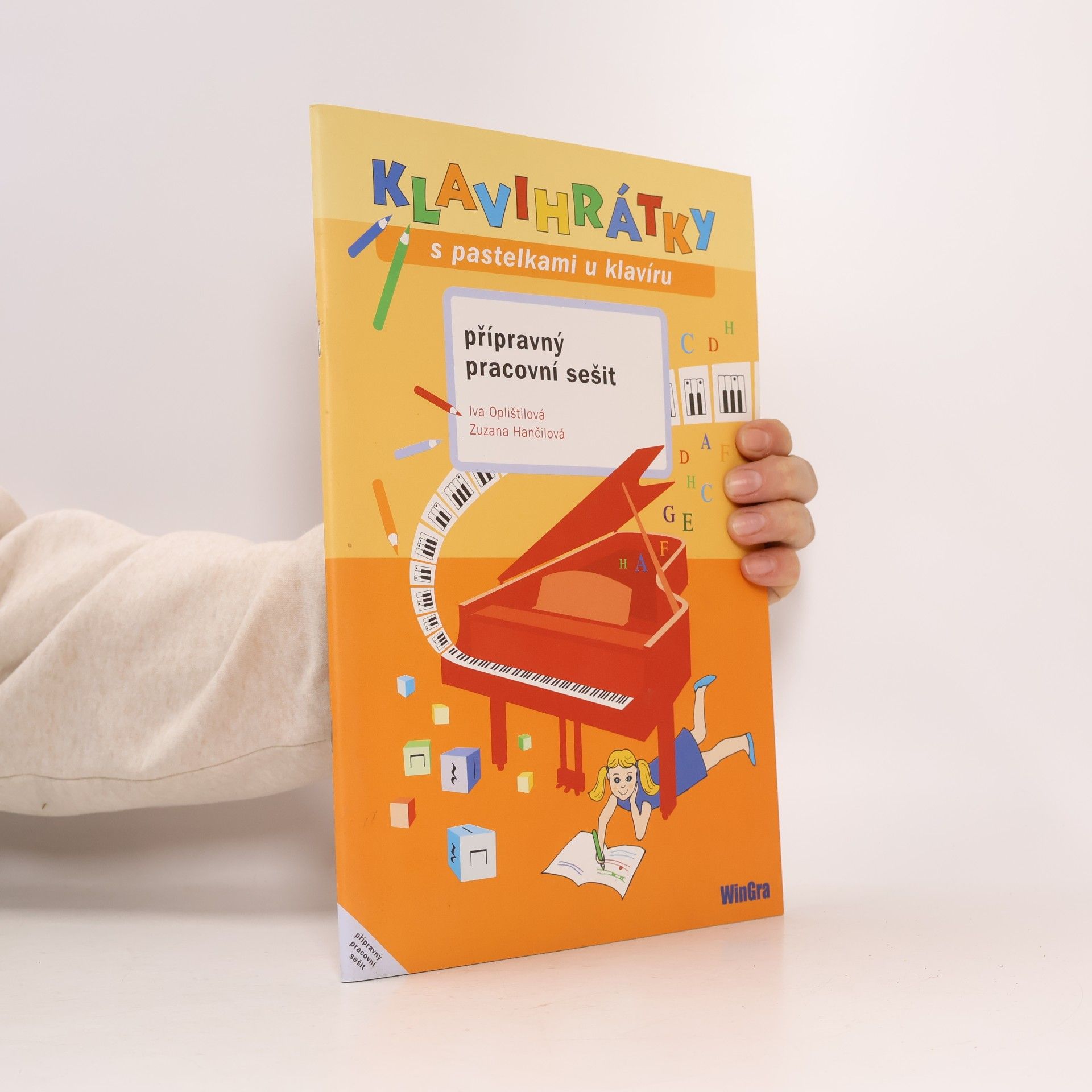 Iva Oplištilová Klavihrátky s pastelkami u klavíru