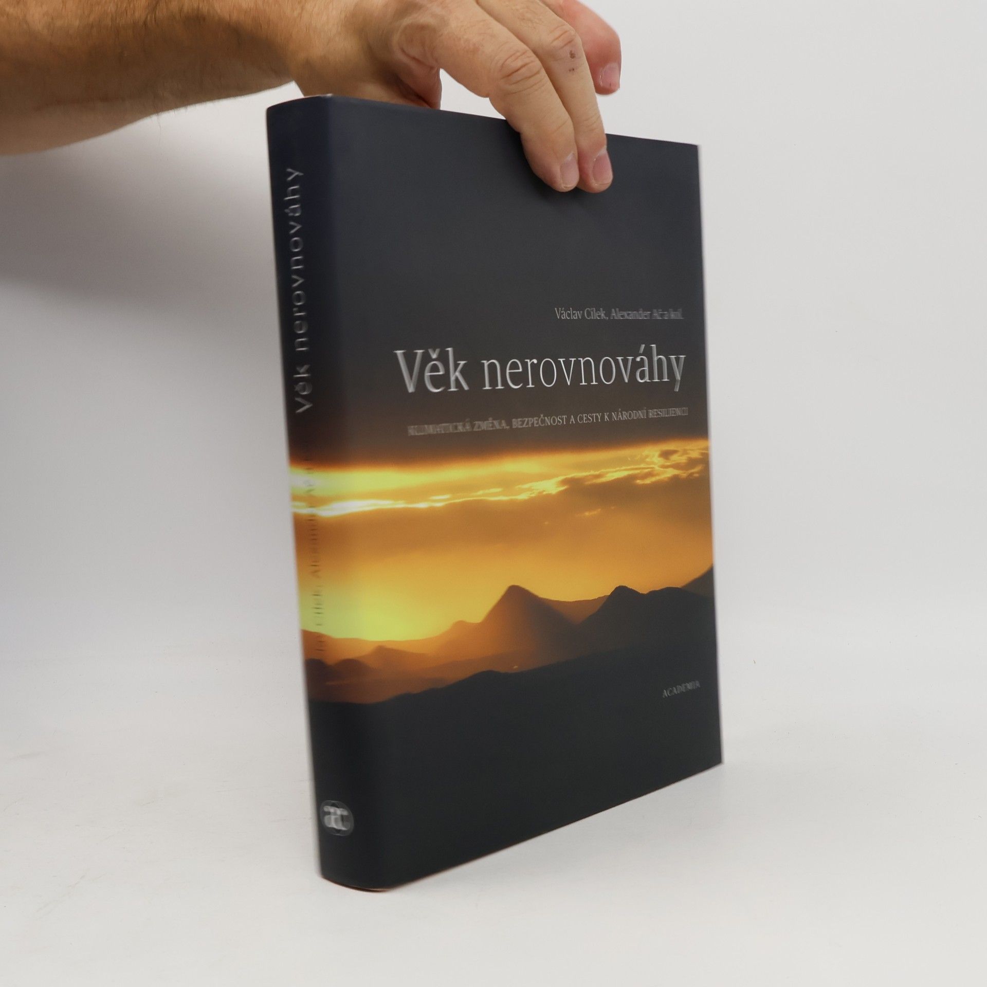 Autorenkollektiv Věk nerovnováhy: Klimatická změna, bezpečnost a cesty k národní resilienci